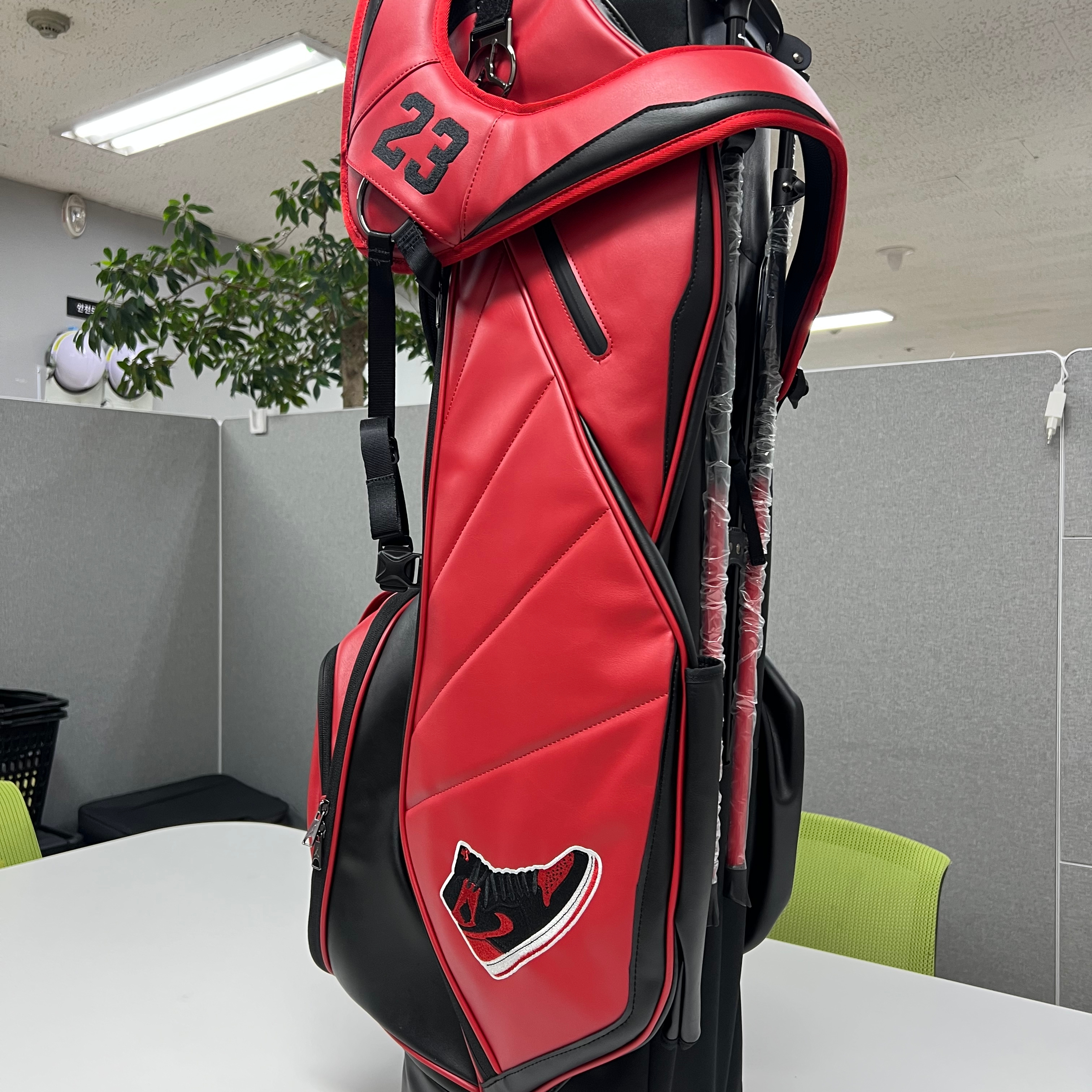 Nike Jordan Fade Away Luxe 6-Way Golf Bag Brown 착용 스타일 - 1