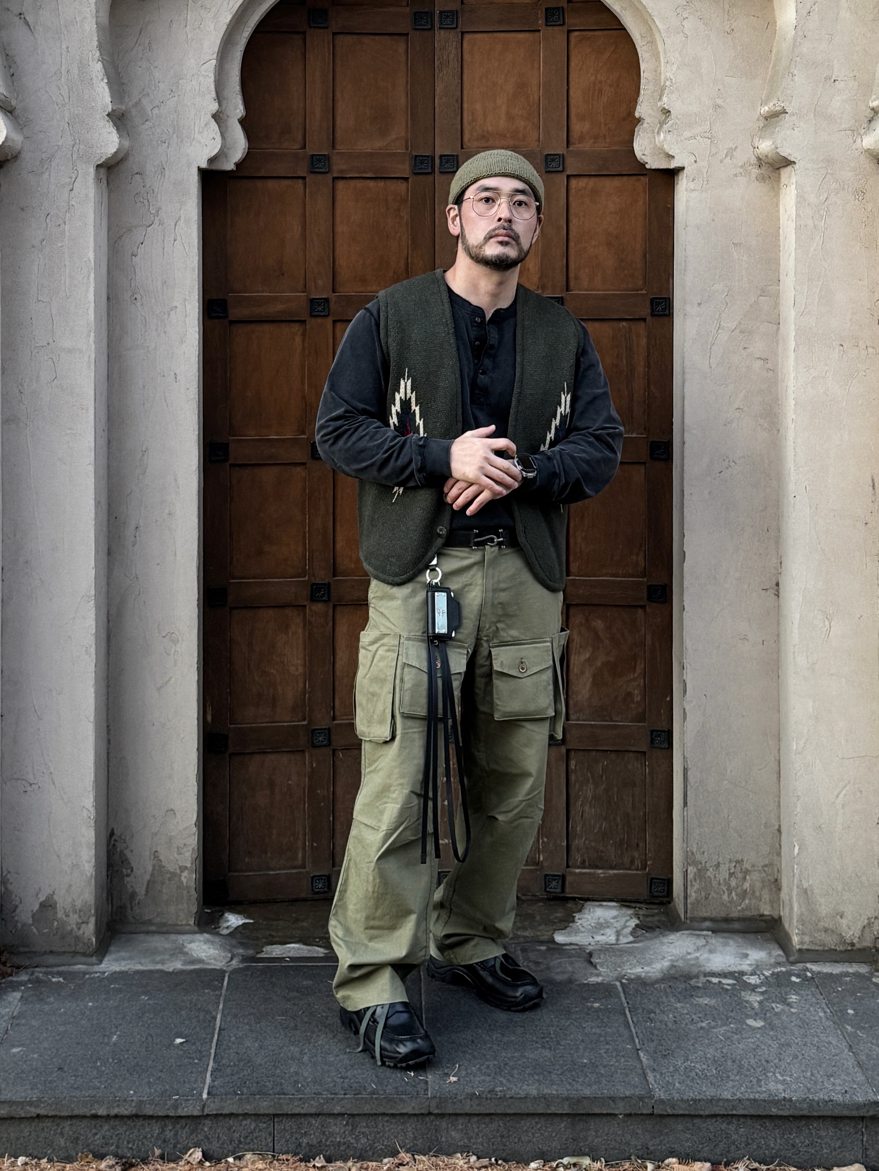 Outstanding Toray Karakoram European Goose Down Parka Olive, Yase Mud Horsehide Derby Black 착용 스타일 - 1