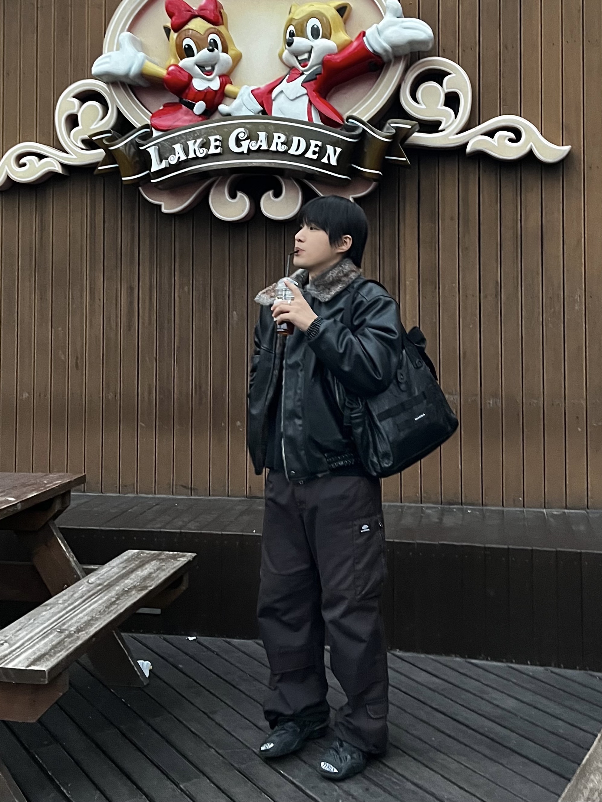 Balenciaga Army Medium Tote Bag Dark Grey, Hatchingroom x Dickies Zip Cargo Work Pants Washed Black 착용 스타일 - 3