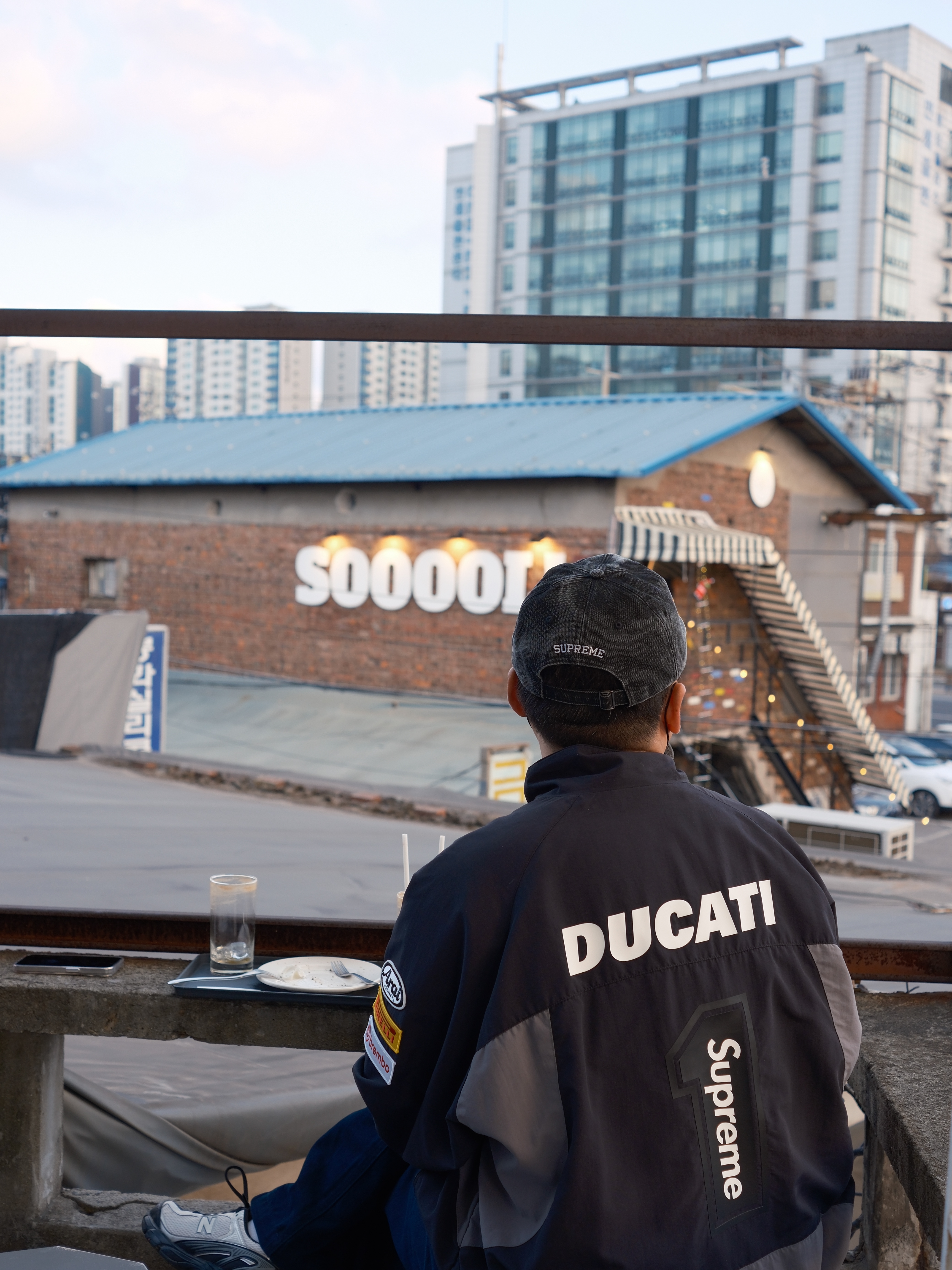 Supreme x Ducati Track Jacket Black - 24SS 착용 스타일