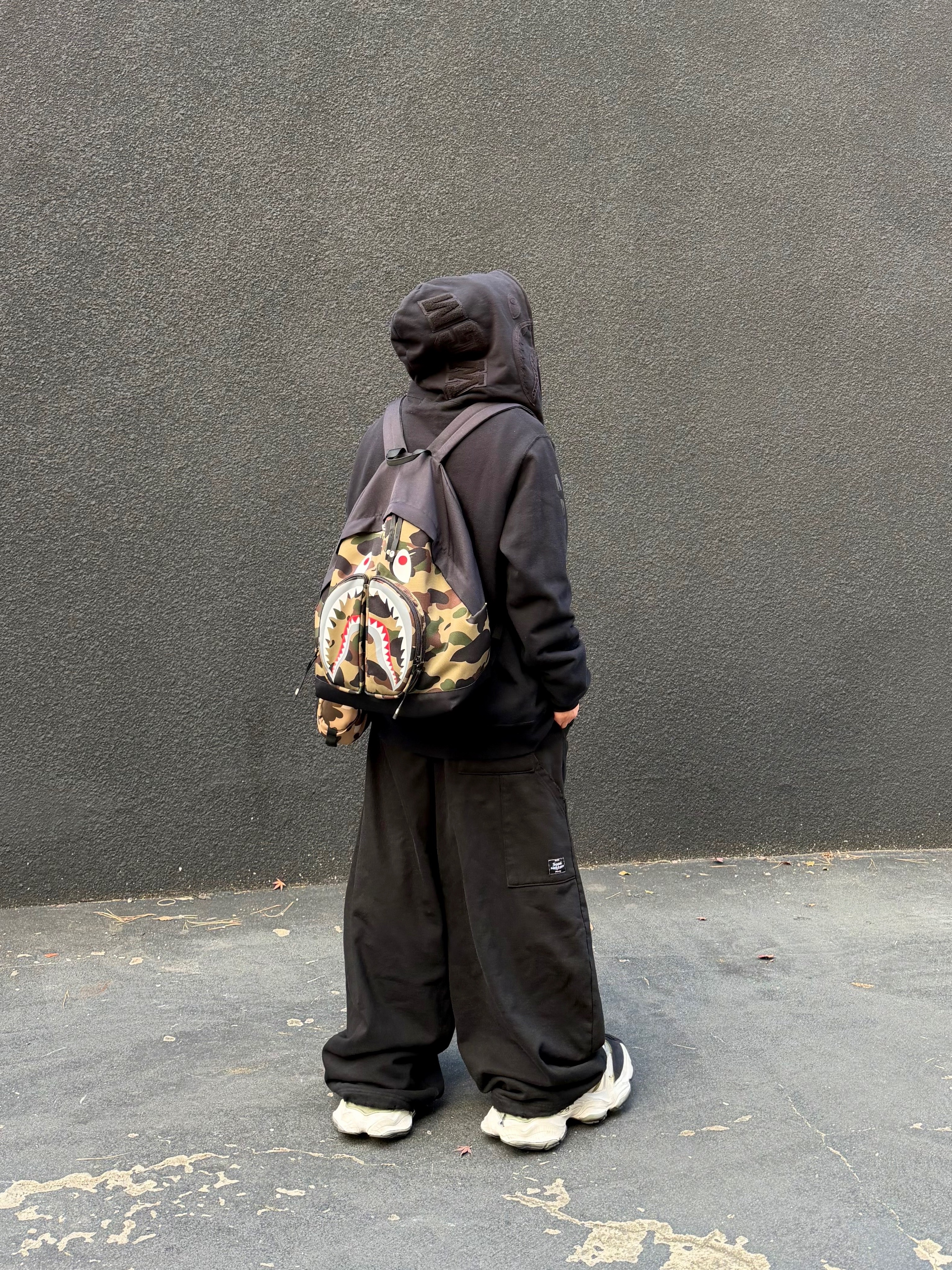Balenciaga Cargo Sneakers White Grey, Palace Gods Gift Nein Cuff Beanie Black - 25FW 착용 스타일 - 5