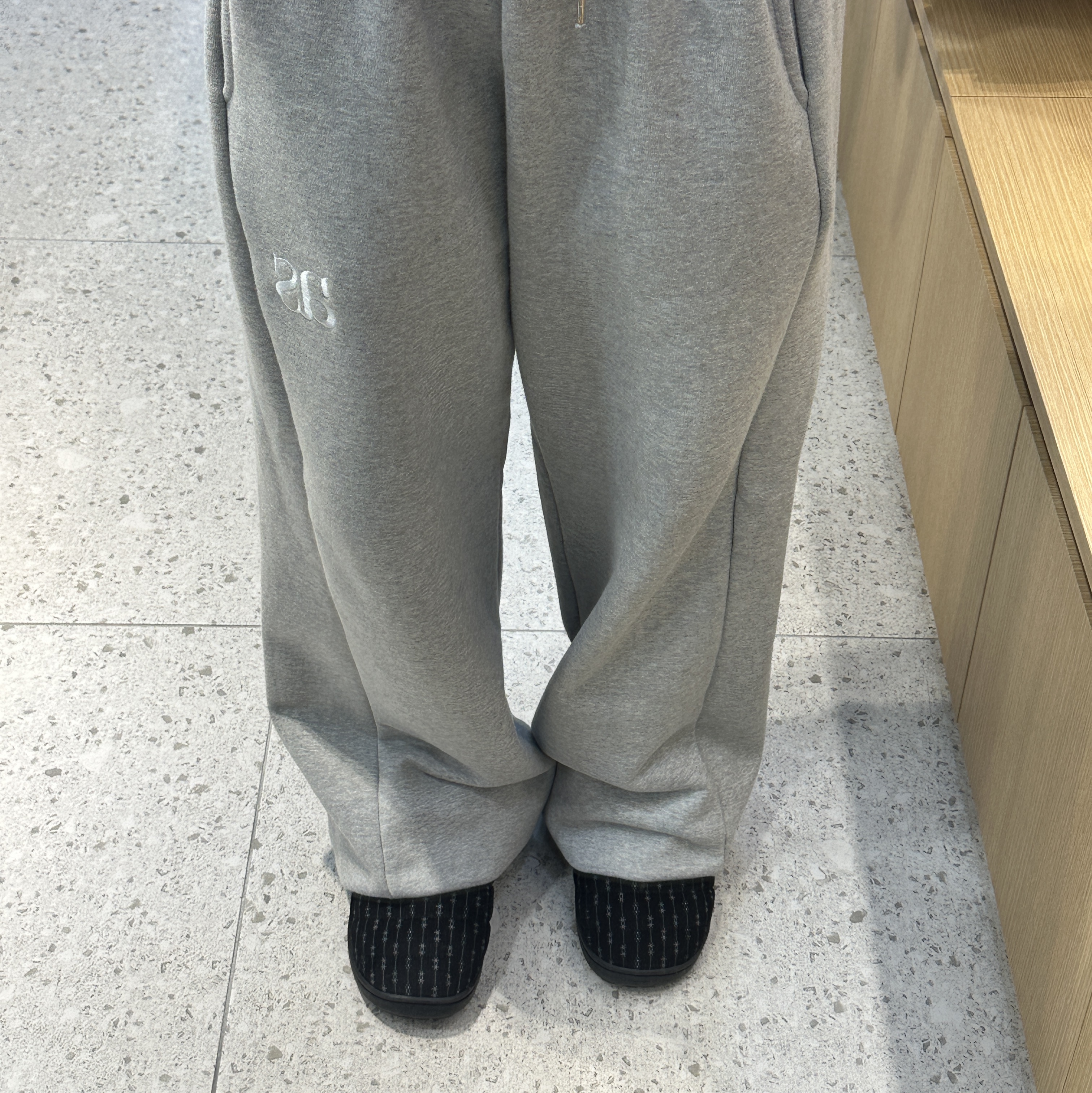 Subu x Coyseio Snug Padding Shoes Black 착용 스타일