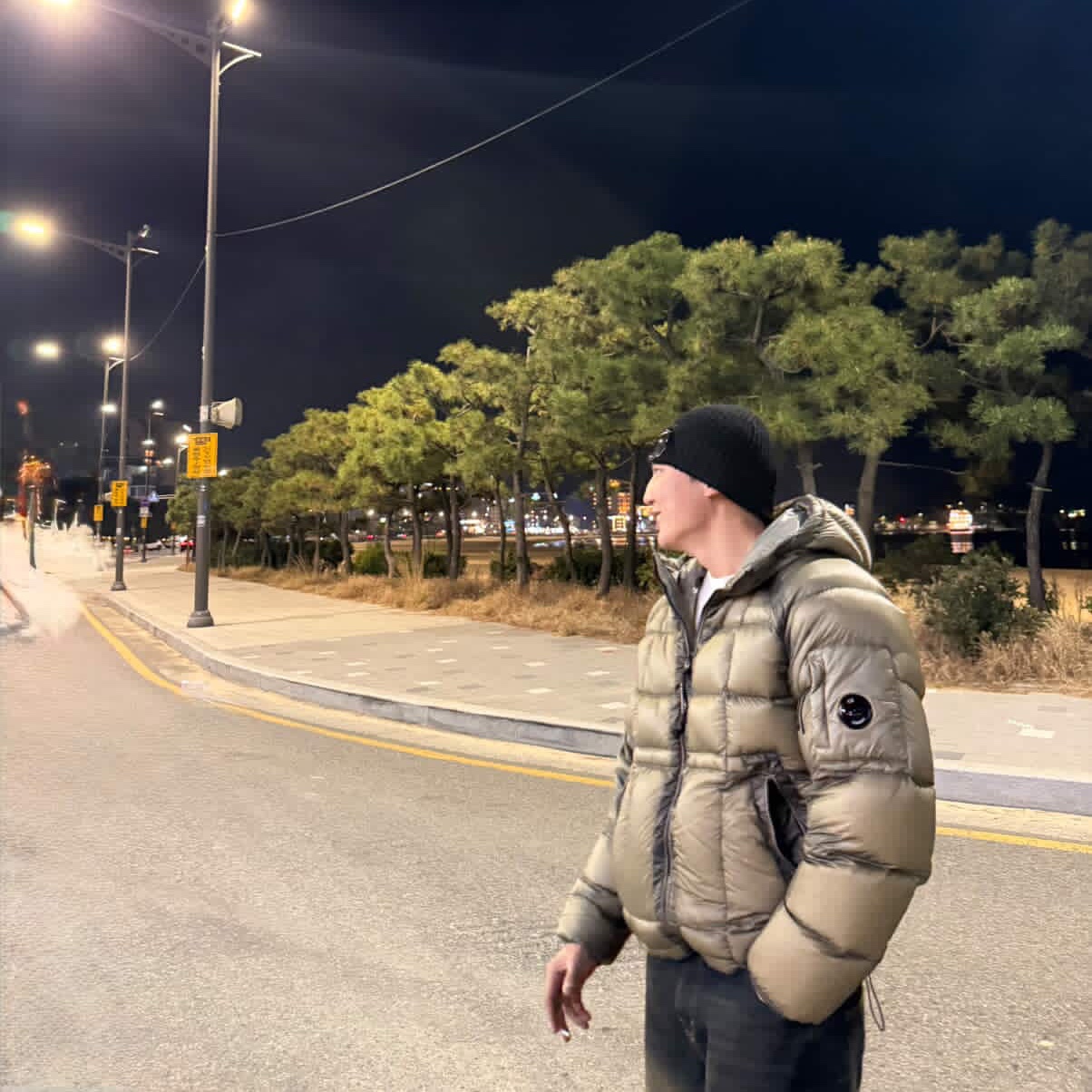 C.P. Company D.D. Shell Hooded Down Jacket Fungi Grey - 25FW, C.P. Company Extra Fine Merino Wool Goggle Beanie Black - 24FW 착용 스타일