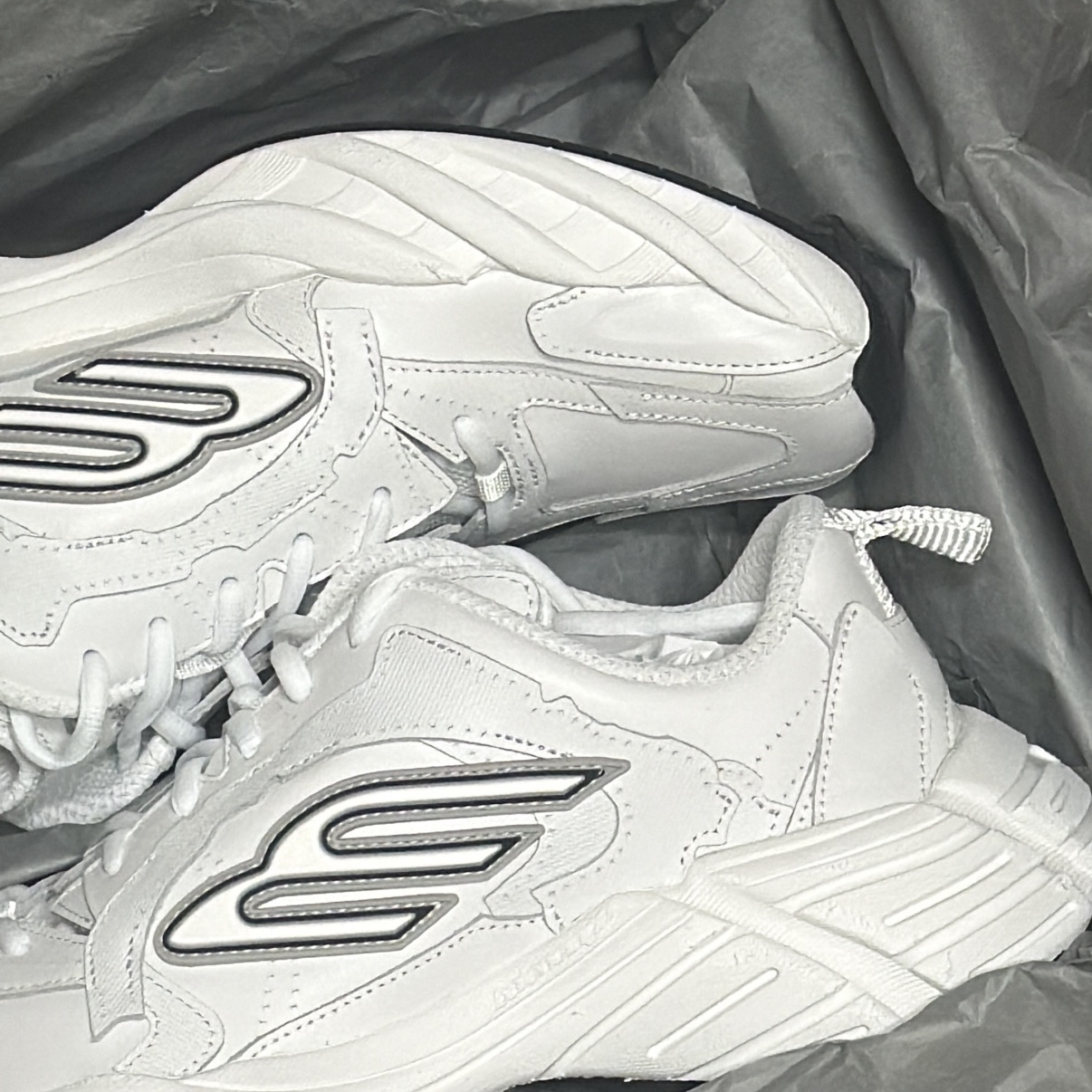 Balenciaga Monday Shoe White Black Grey 착용 스타일 - 1