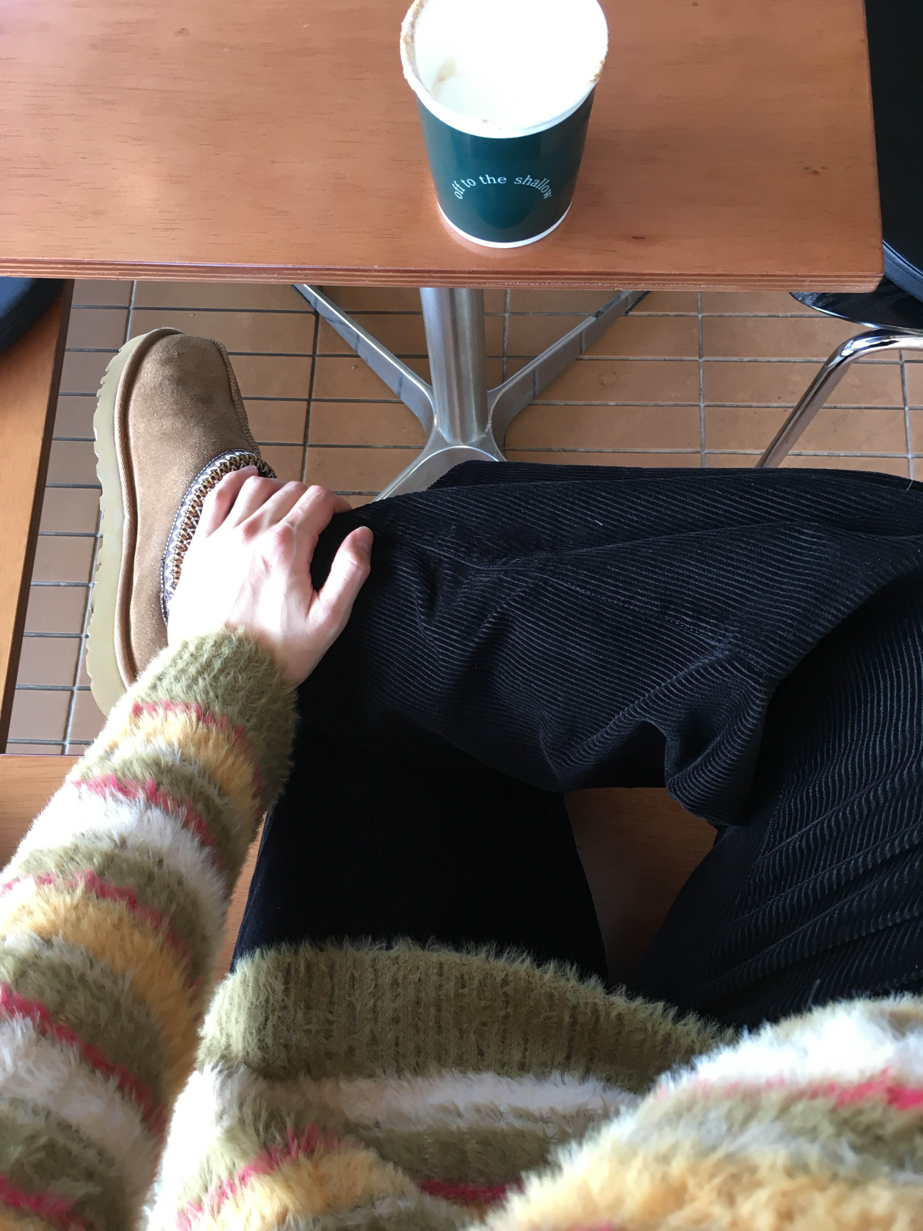 UGG Tasman Slipper Chestnut 착용 스타일 - 4