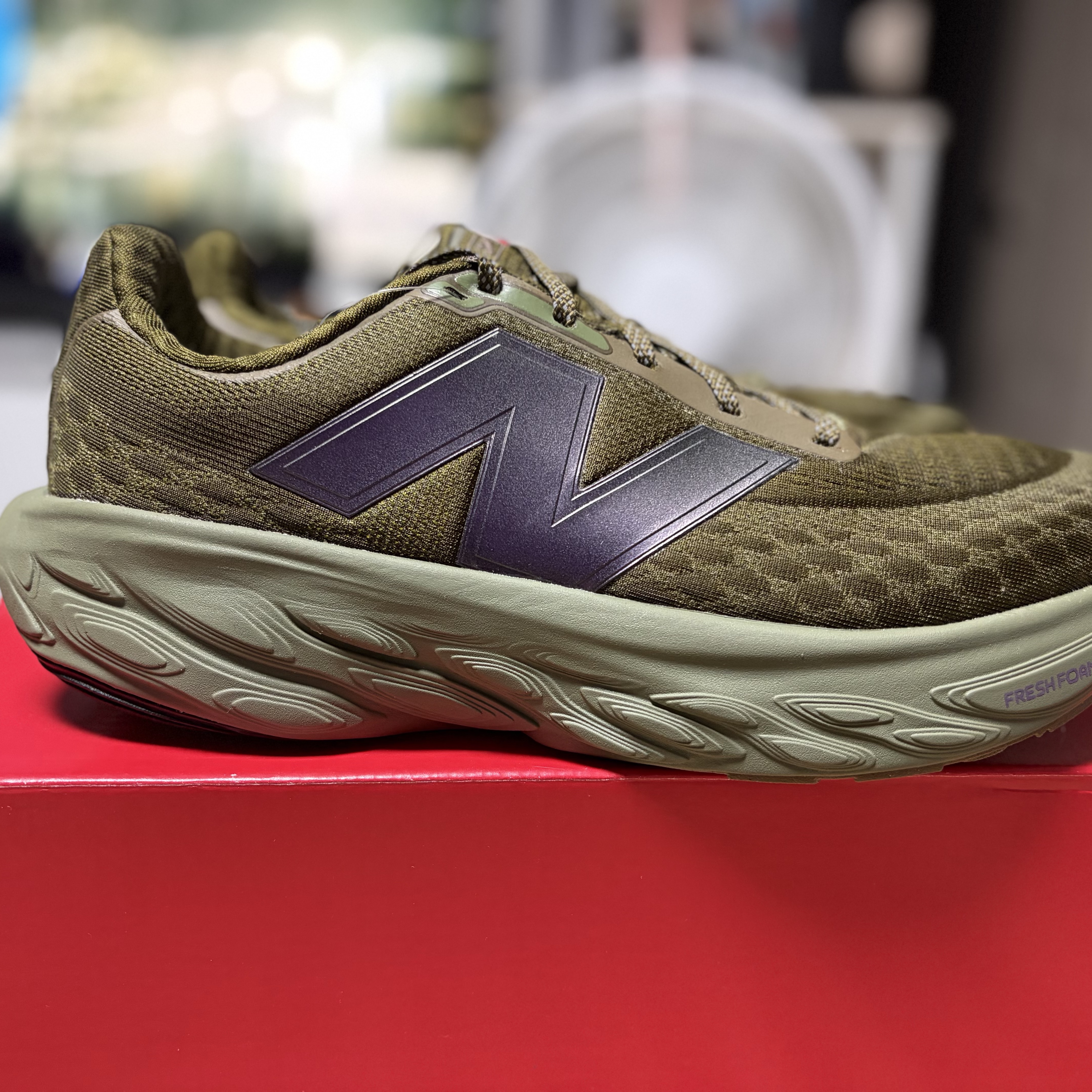 New Balance Fresh Foam X 1080v14 Woodland Dark Olivine - 2E Wide 착용 스타일 - 3