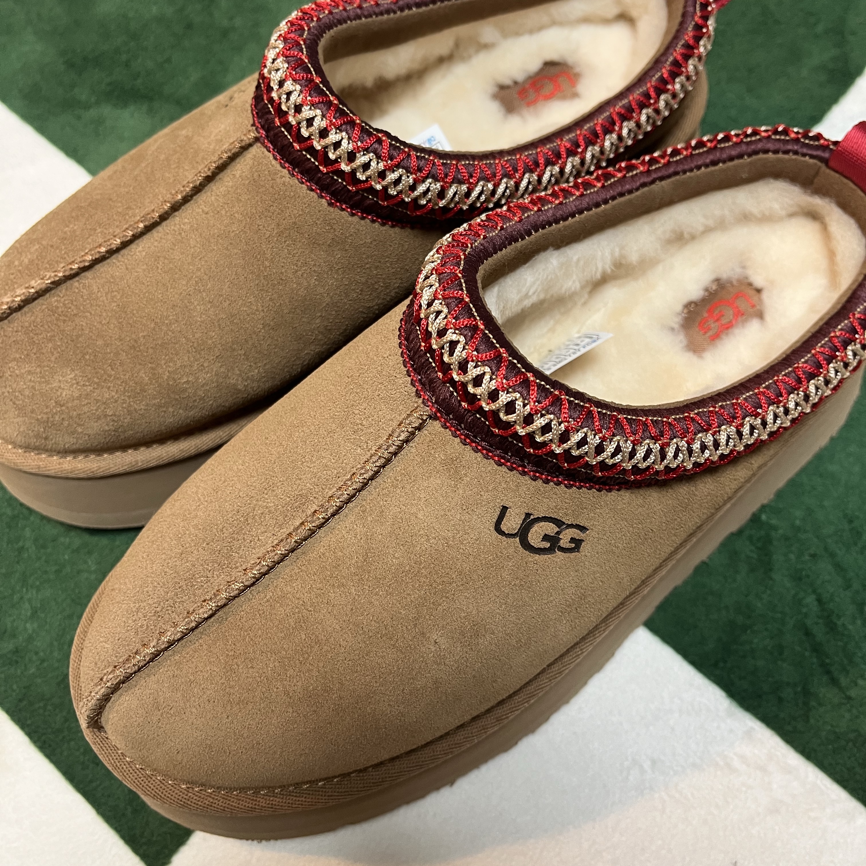 (W) UGG Tazz II Chestnut 착용 스타일 - 4