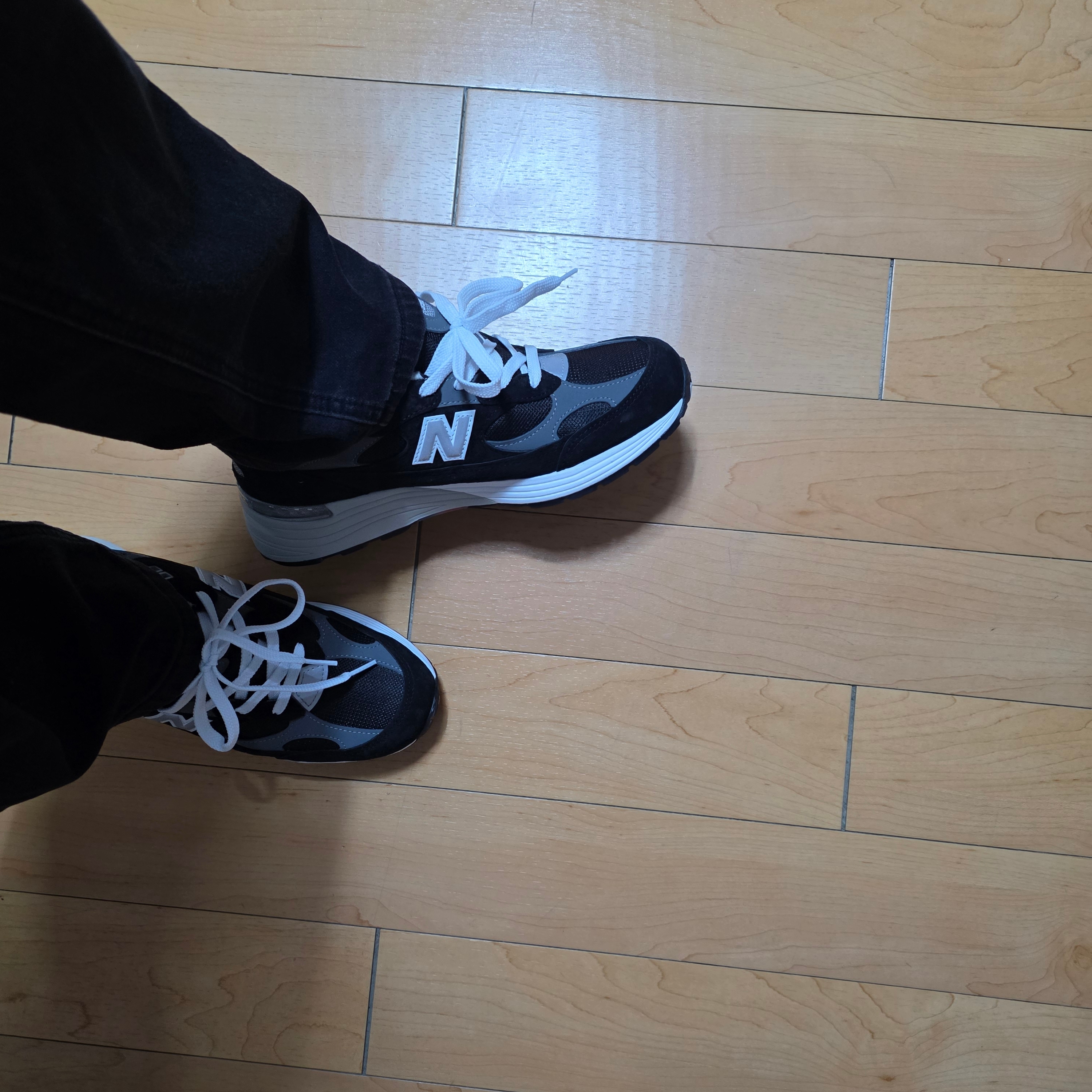 New Balance 992 Made in USA Core Black Grey 착용 스타일 - 2