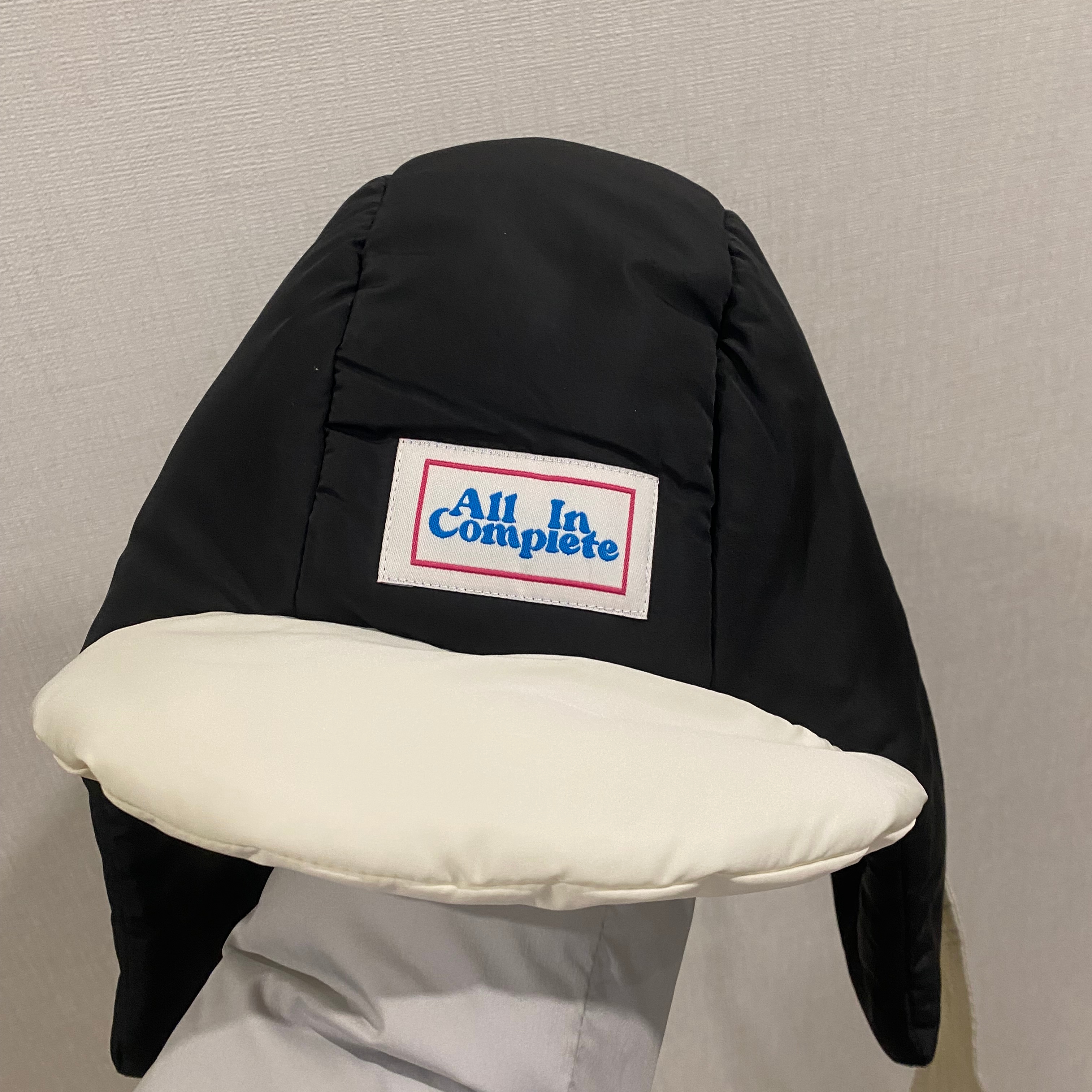 Allincomplete Panda Padding Balaclava Ivory & Black 착용 스타일