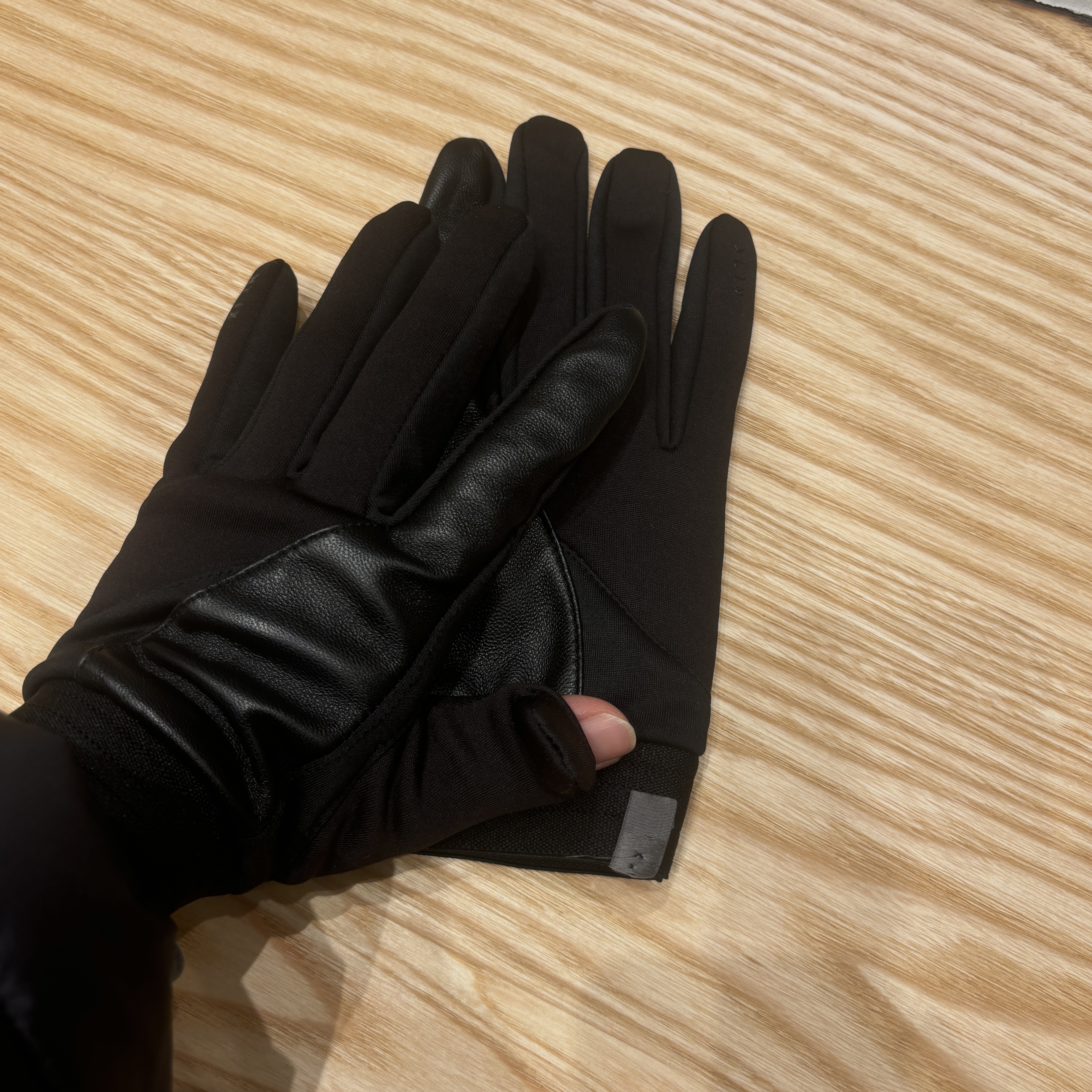 Xlim Ep.8 01 Gloves Black 착용 스타일 - 2