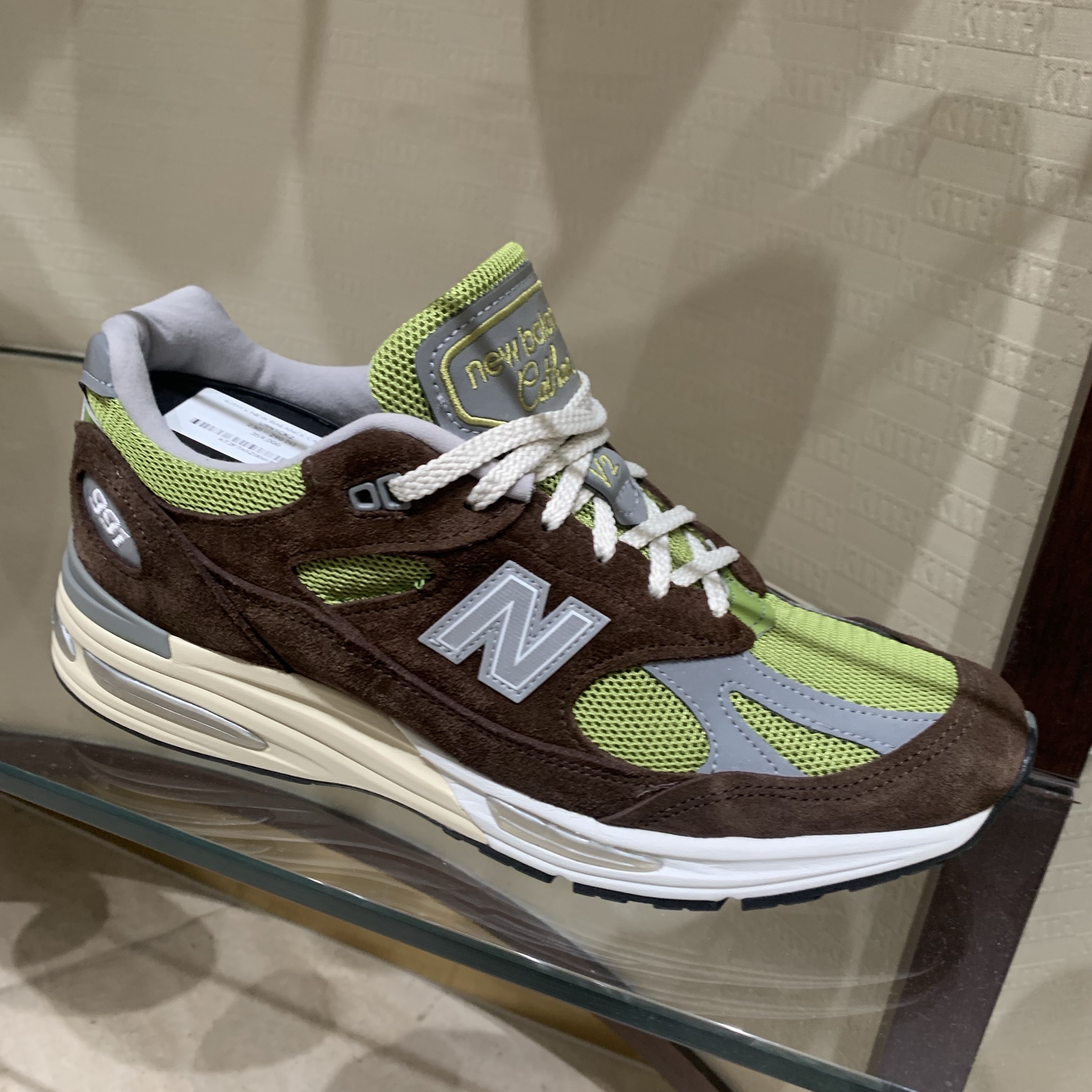 New Balance × Danielle Cathari 991v2 Chocolate Brown Pistachio 착용 스타일
