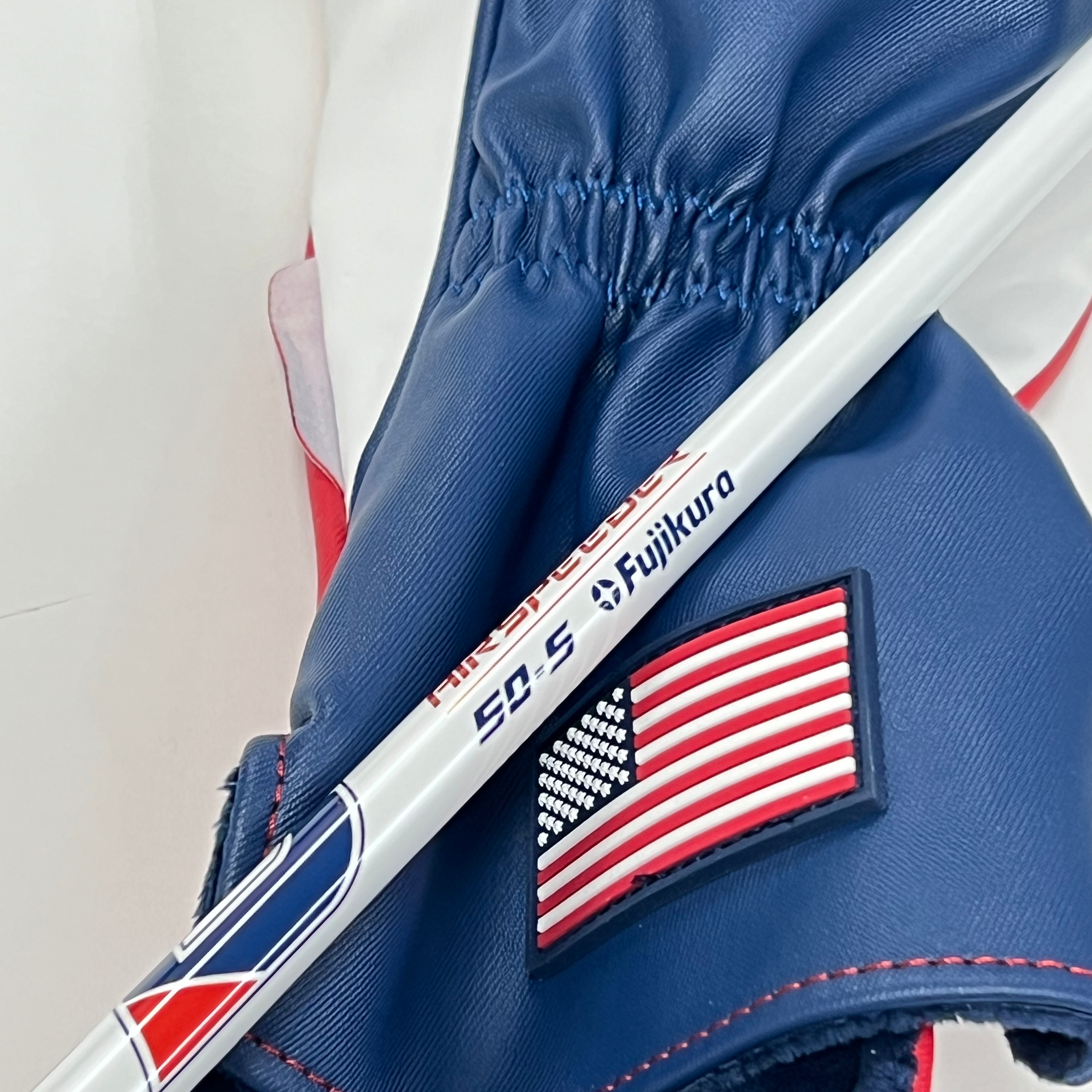 Taylormade x Kith Qi10 Driver 10.5 Loft Regular Rose 착용 스타일 - 2