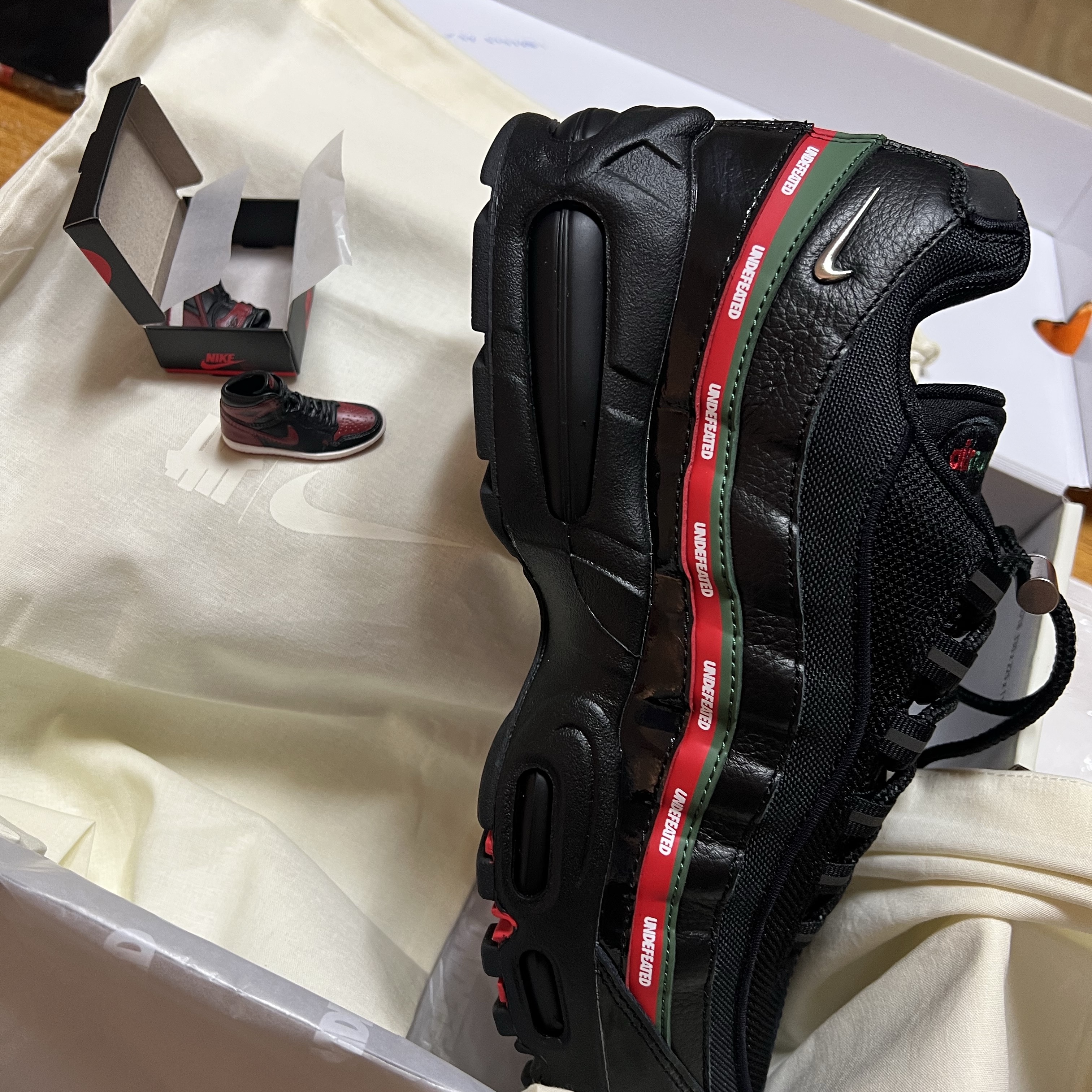 Nike x Undefeated Air Max 95 SP Black 착용 스타일 - 1