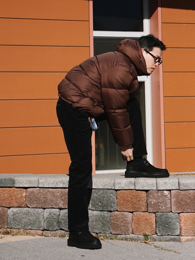 QT8 GARMENTS Duck Down Heavyweight Hoodie Jacket Brown 착용 스타일 - 4
