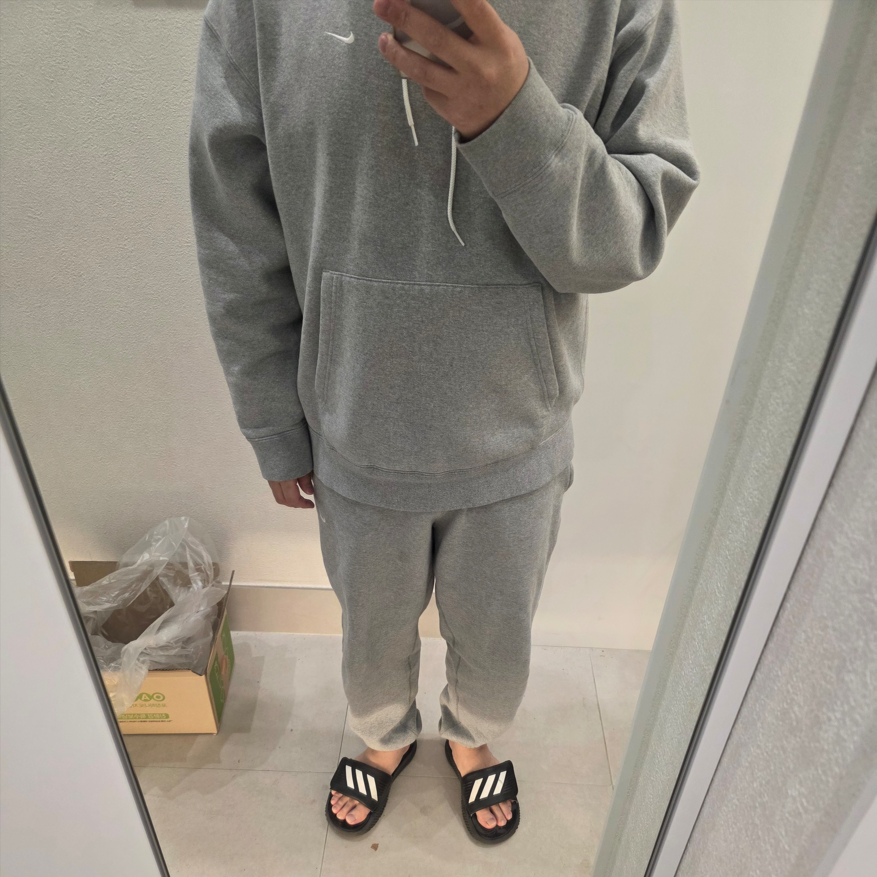 Nike NRG Solo Swoosh Fleece Hoodie Dark Grey Heather - US/EU 착용 스타일