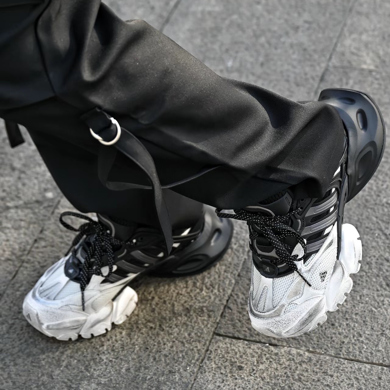 Adidas Vento XLG Runner Deluxe Sneakers White Black 착용 스타일 - 2