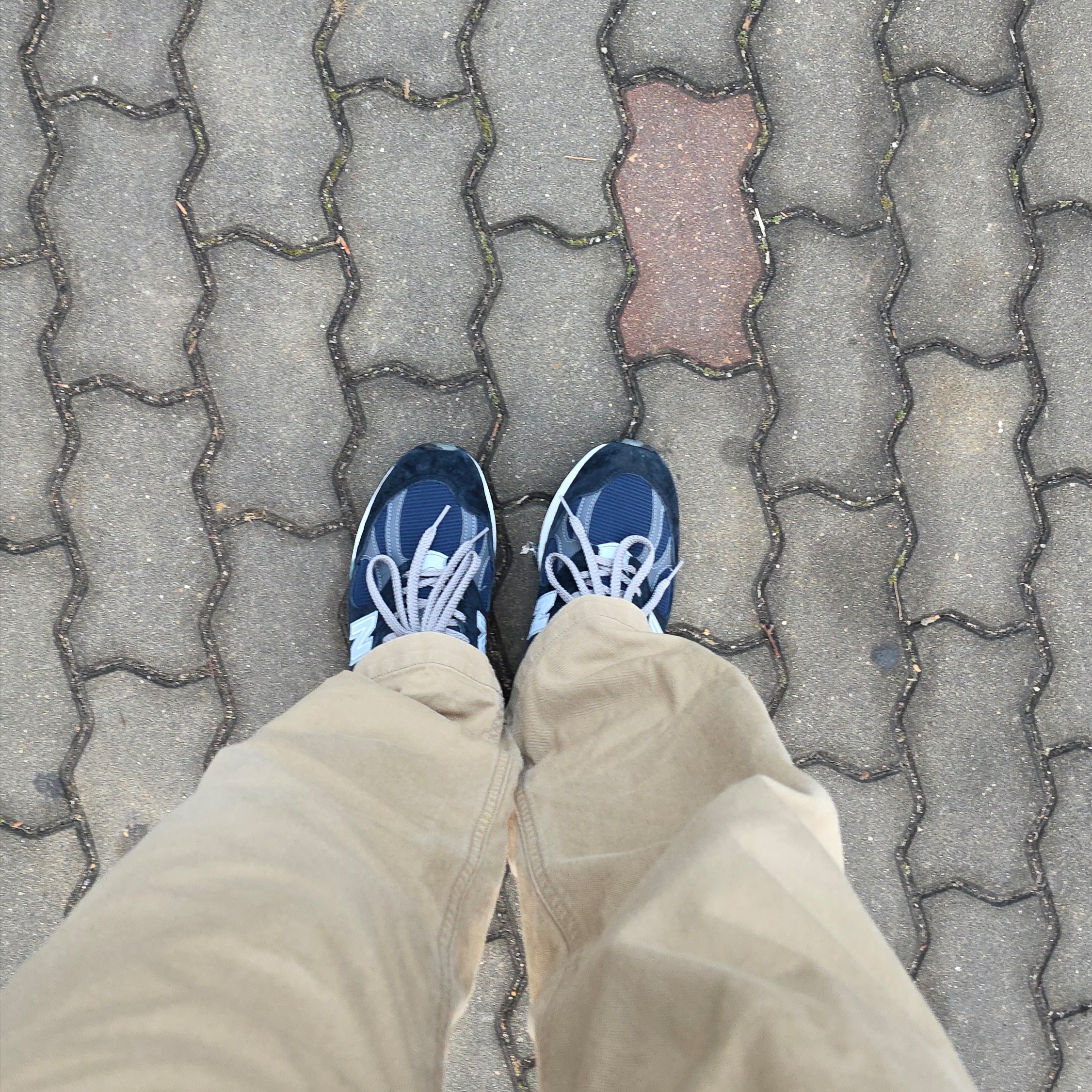 New Balance 991v2 Made in UK Dark Navy Smoked Pearl 착용 스타일