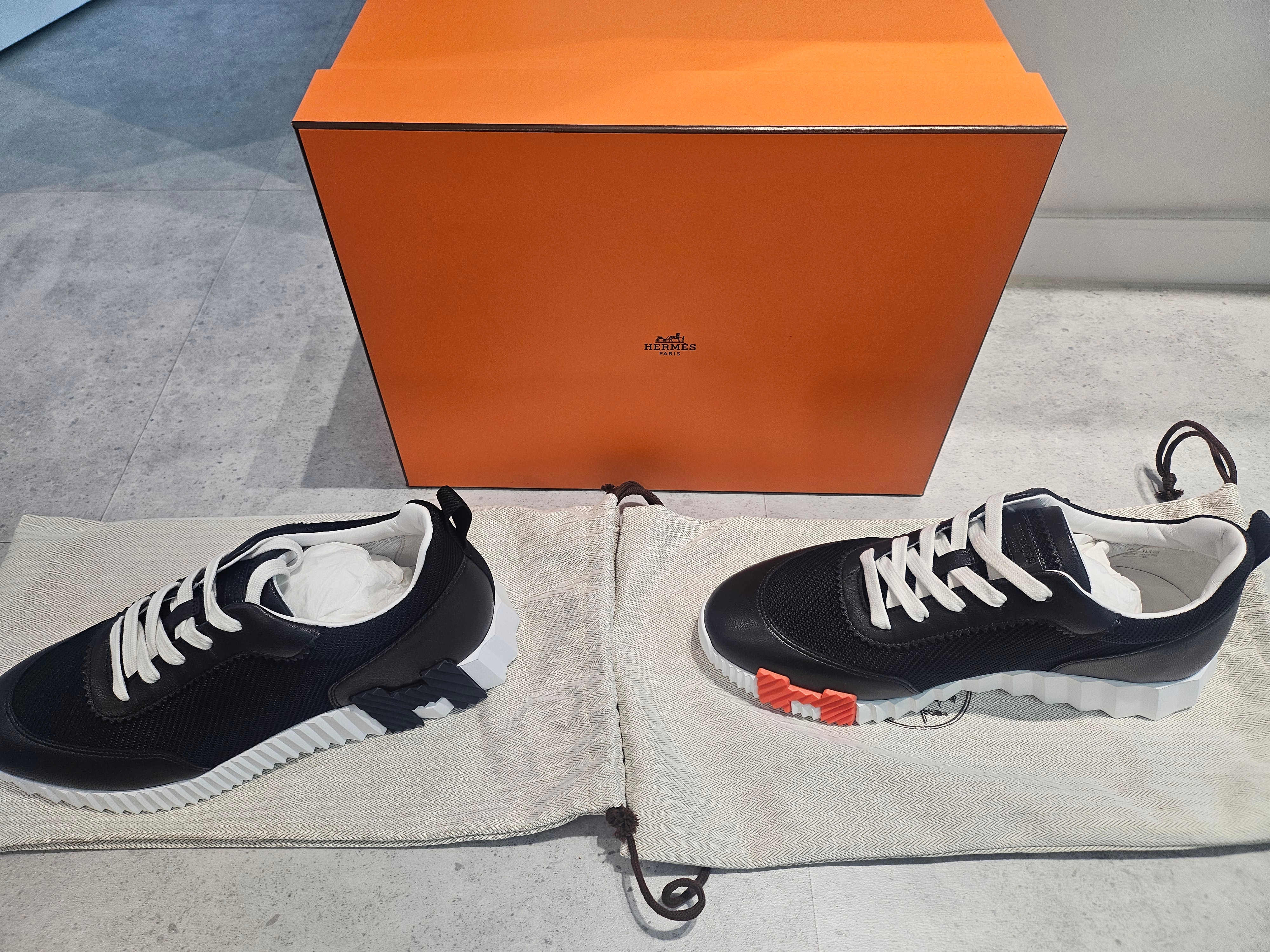 Hermes Bouncing Sneakers Technical Mesh Sport Goatskin & Noir 착용 스타일 - 3