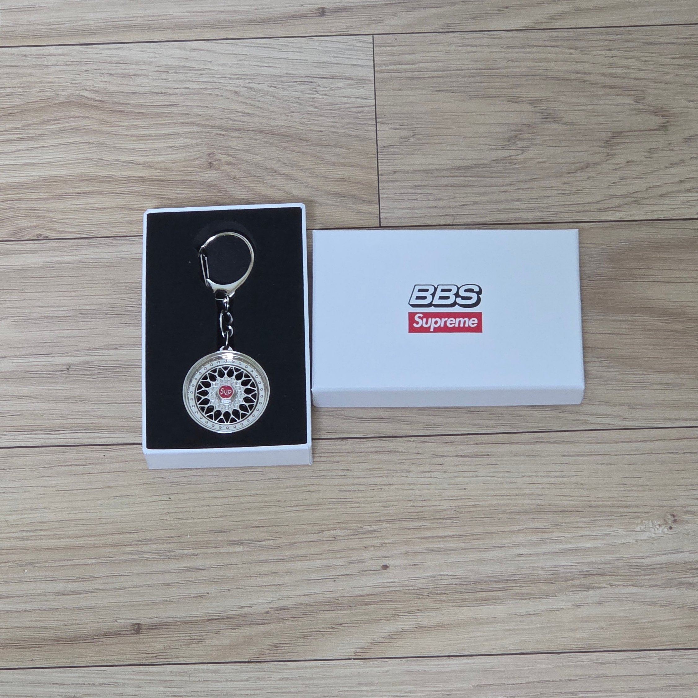 Supreme x BBS RS Rim Keychain Chrome - 25FW 착용 스타일