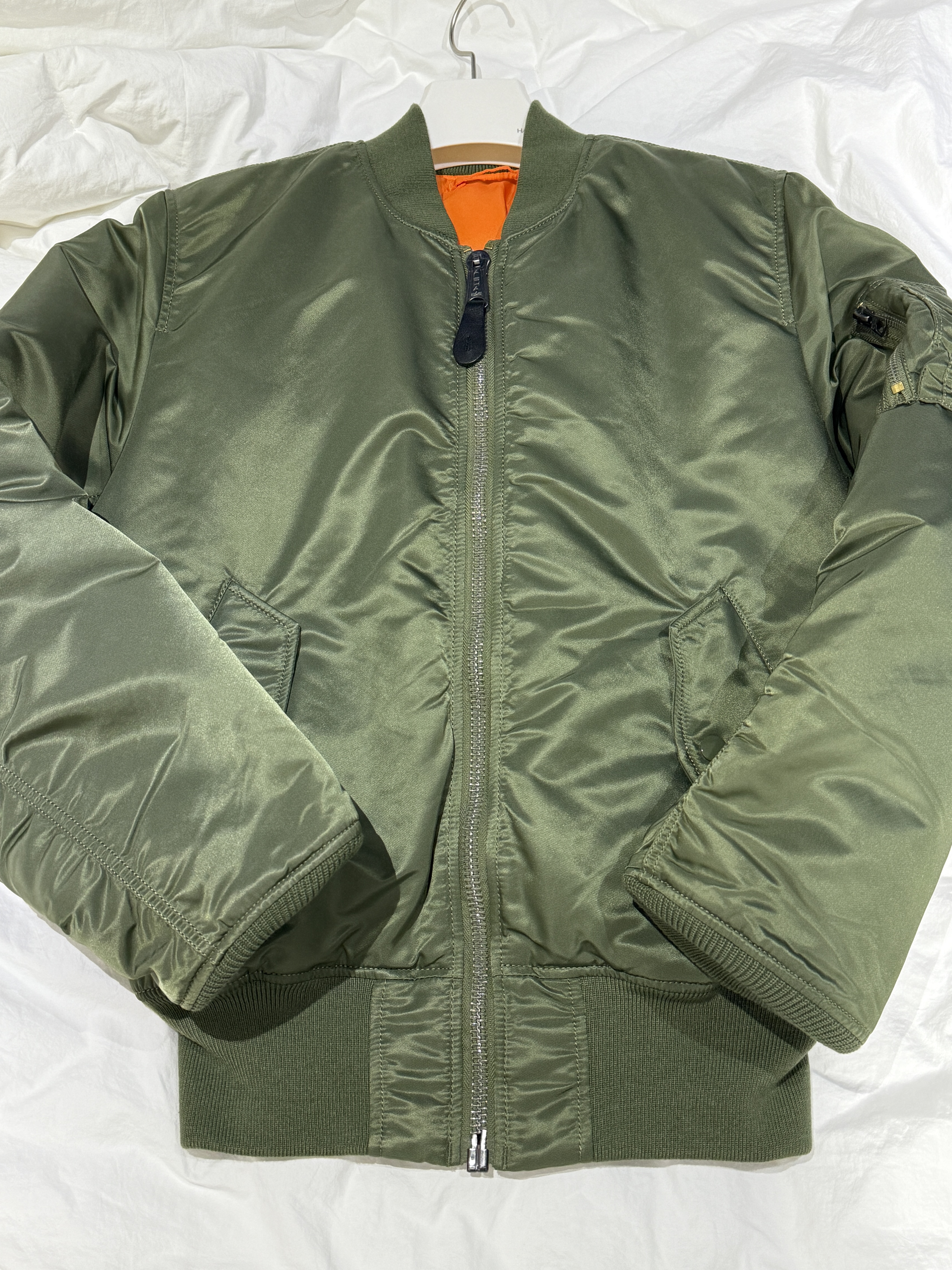 ALPHA INDUSTRIES MA-1 Flight Jacket Sage 착용 스타일