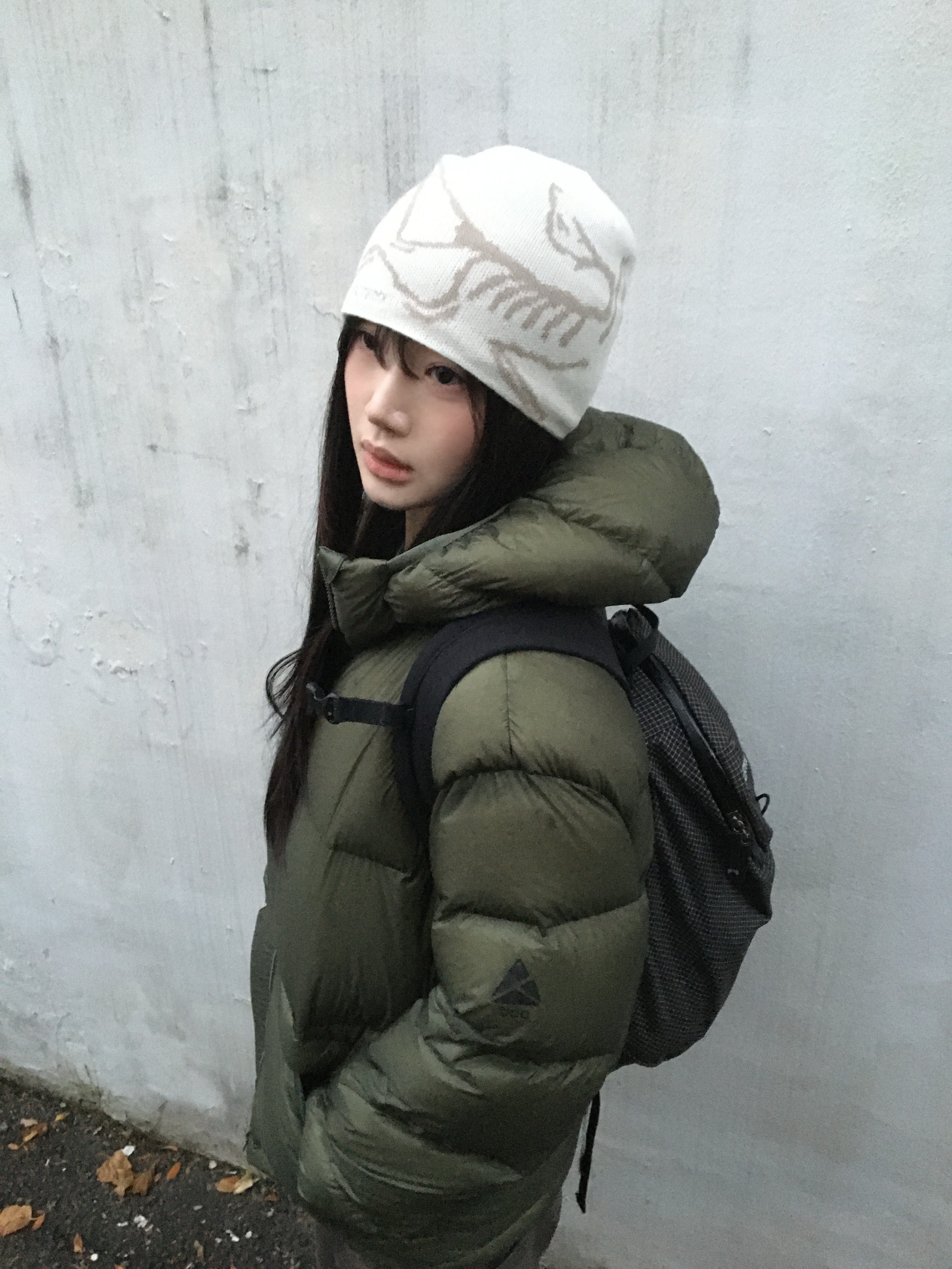 Arc'teryx Bird Head Toque Rune, Black Yak Climbing Stone Master Down Jacket Urban Blue 착용 스타일