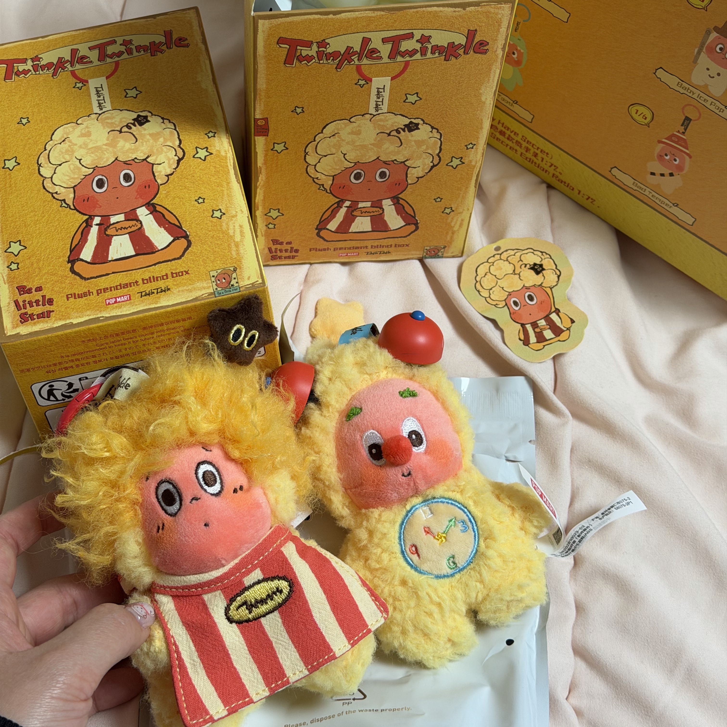 Pop Mart Twinkle Twinkle Be A Little Star Series Plush Pendant Sealed Case (6 Blind Boxes) 착용 스타일