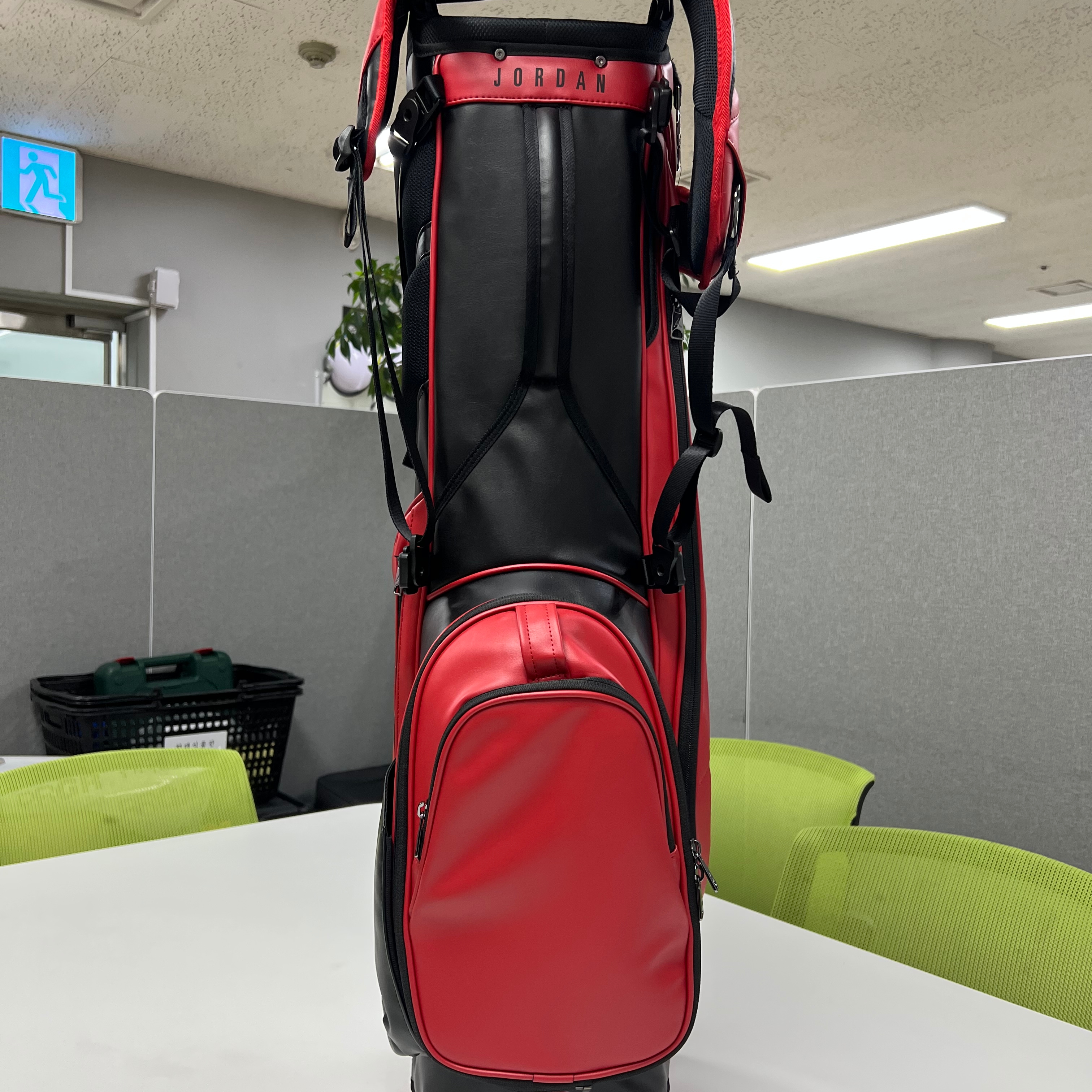 Nike Jordan Fade Away Luxe 6-Way Golf Bag Brown 착용 스타일 - 3