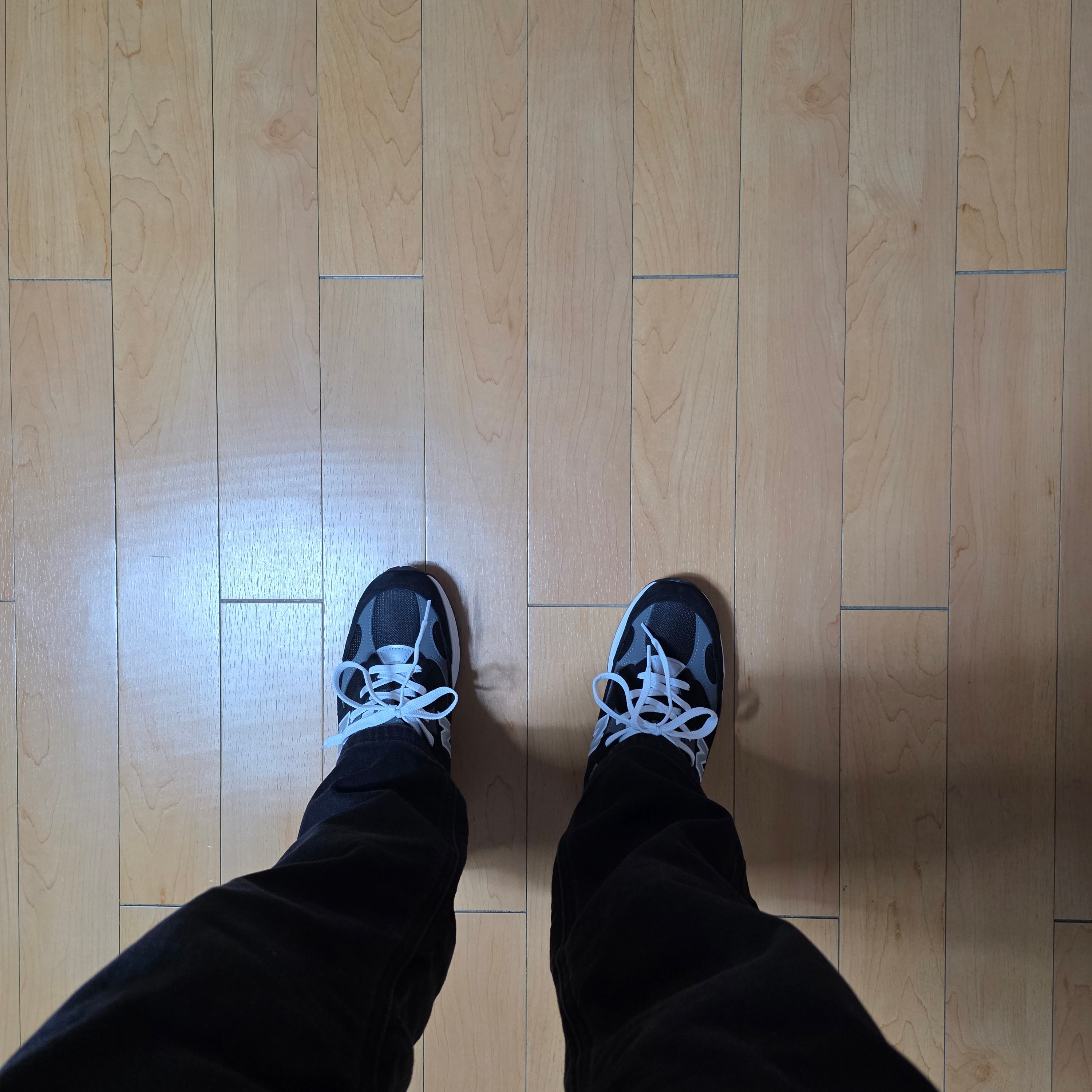 New Balance 992 Made in USA Core Black Grey 착용 스타일 - 1