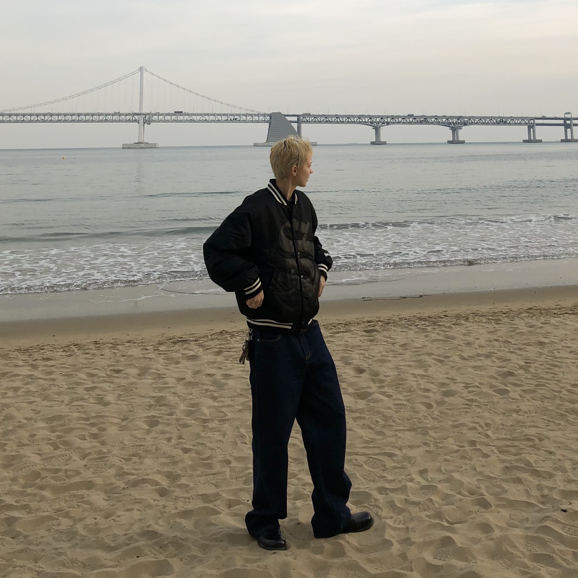 Stussy Stadium Jacket Gothic S Black, Yase Mud Horsehide Derby Black 착용 스타일