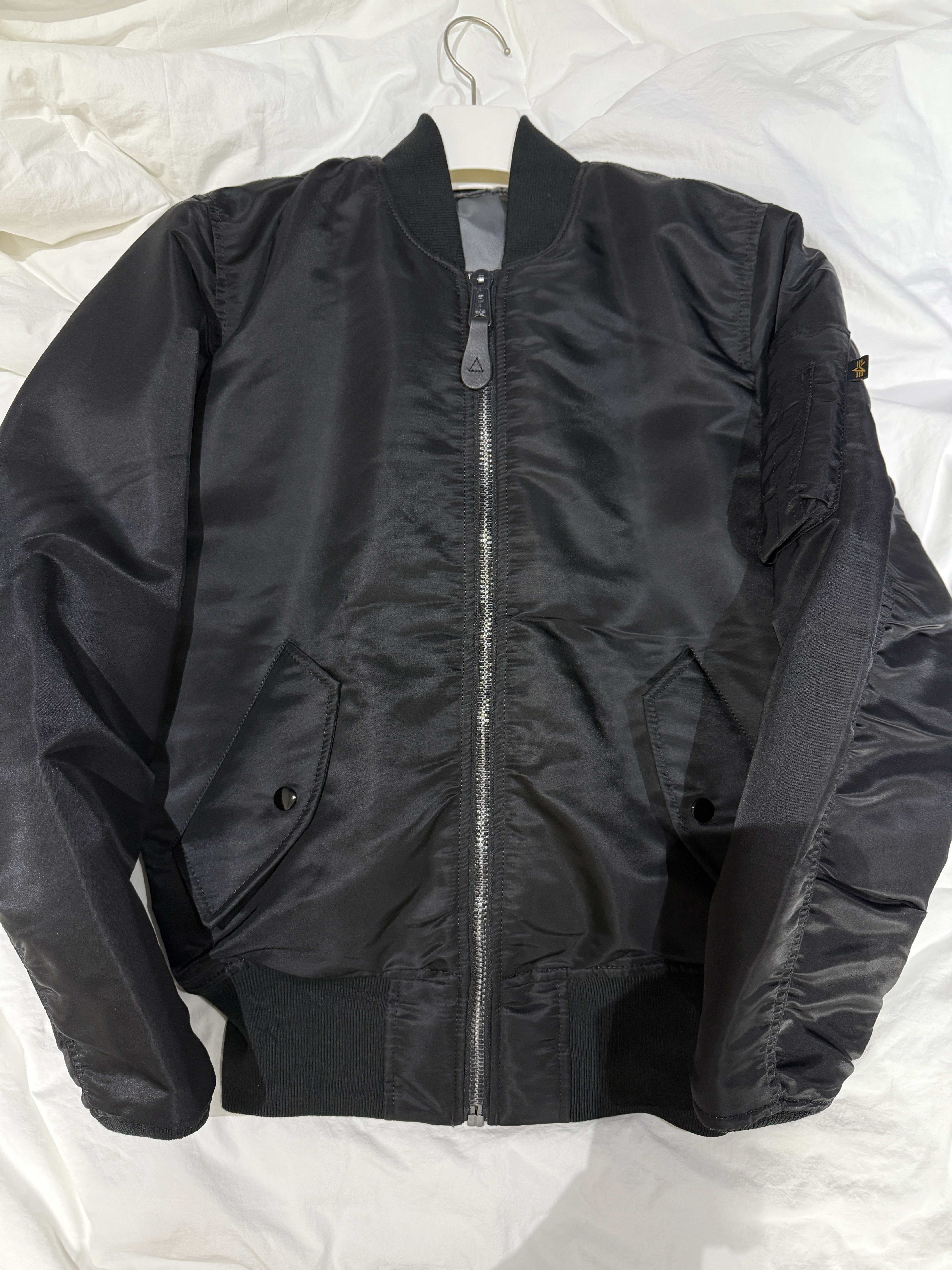 ALPHA INDUSTRIES MA-1 Flight Jacket Black Gunmetal Lining, COTTE Argyle Twotone Ribbed Zipup Knit Brown 착용 스타일 - 1