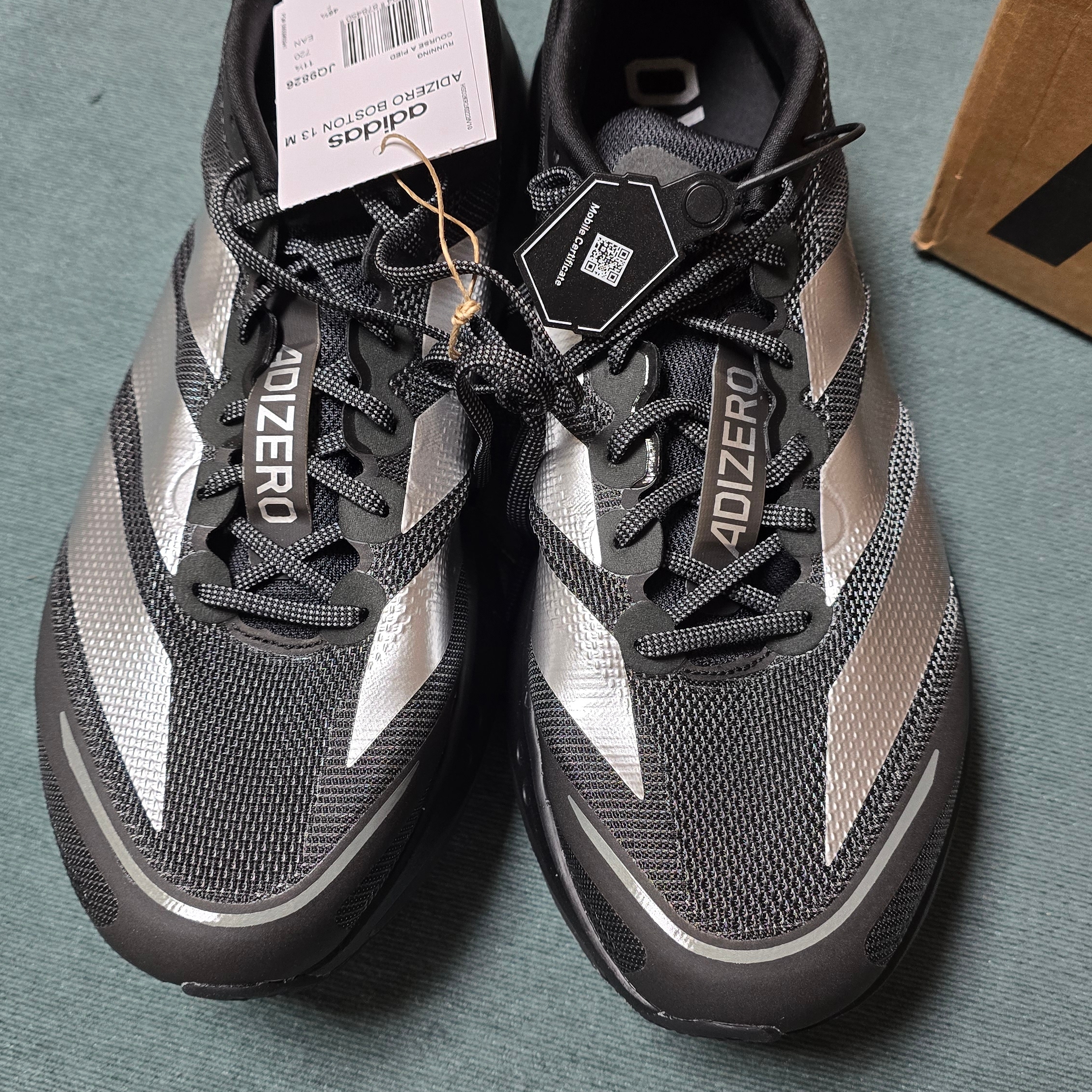 Adidas Adizero Boston 13 M Core Black Silver Metallic 착용 스타일 - 3