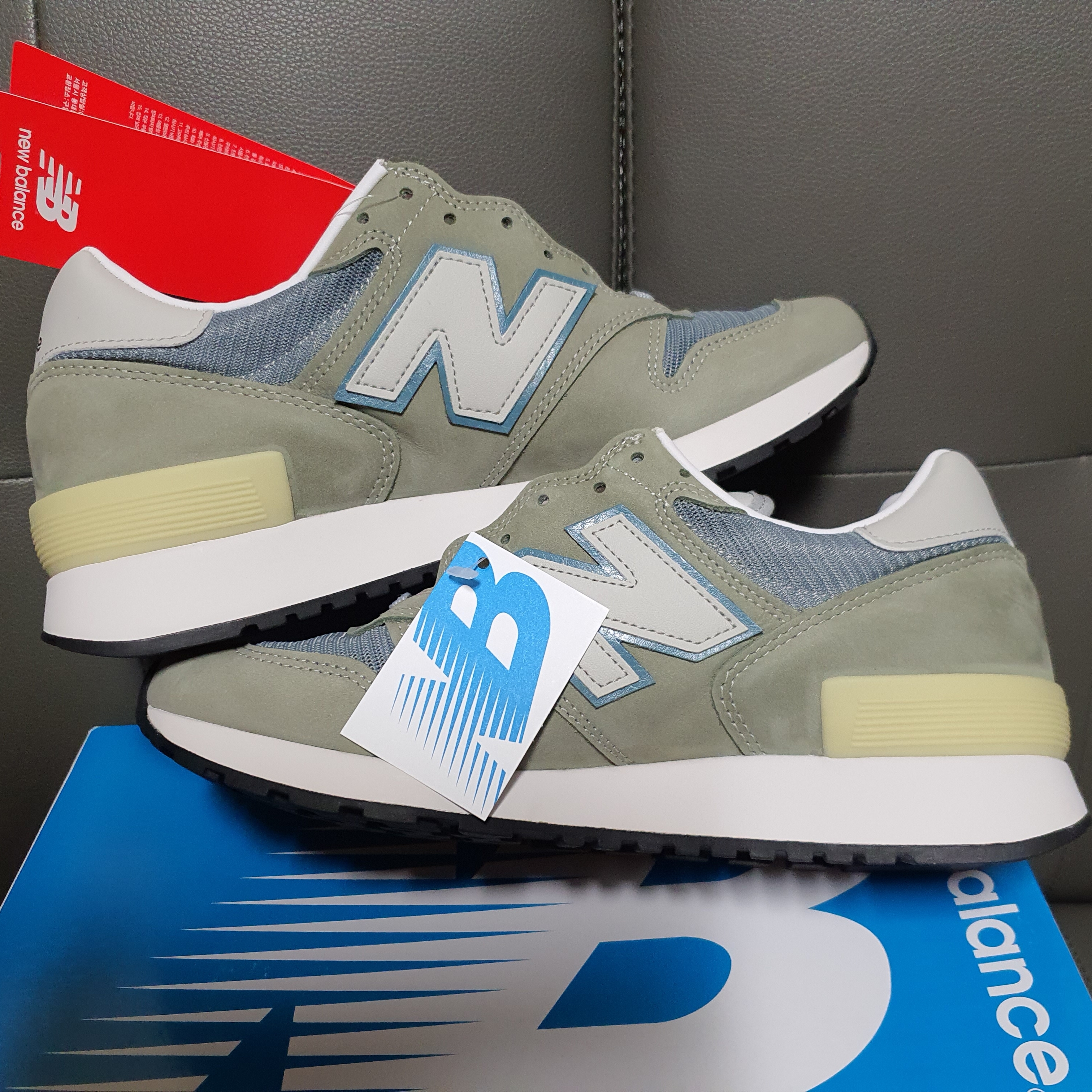 New Balance 1300 Made in USA Mirage Grey Monument 착용 스타일