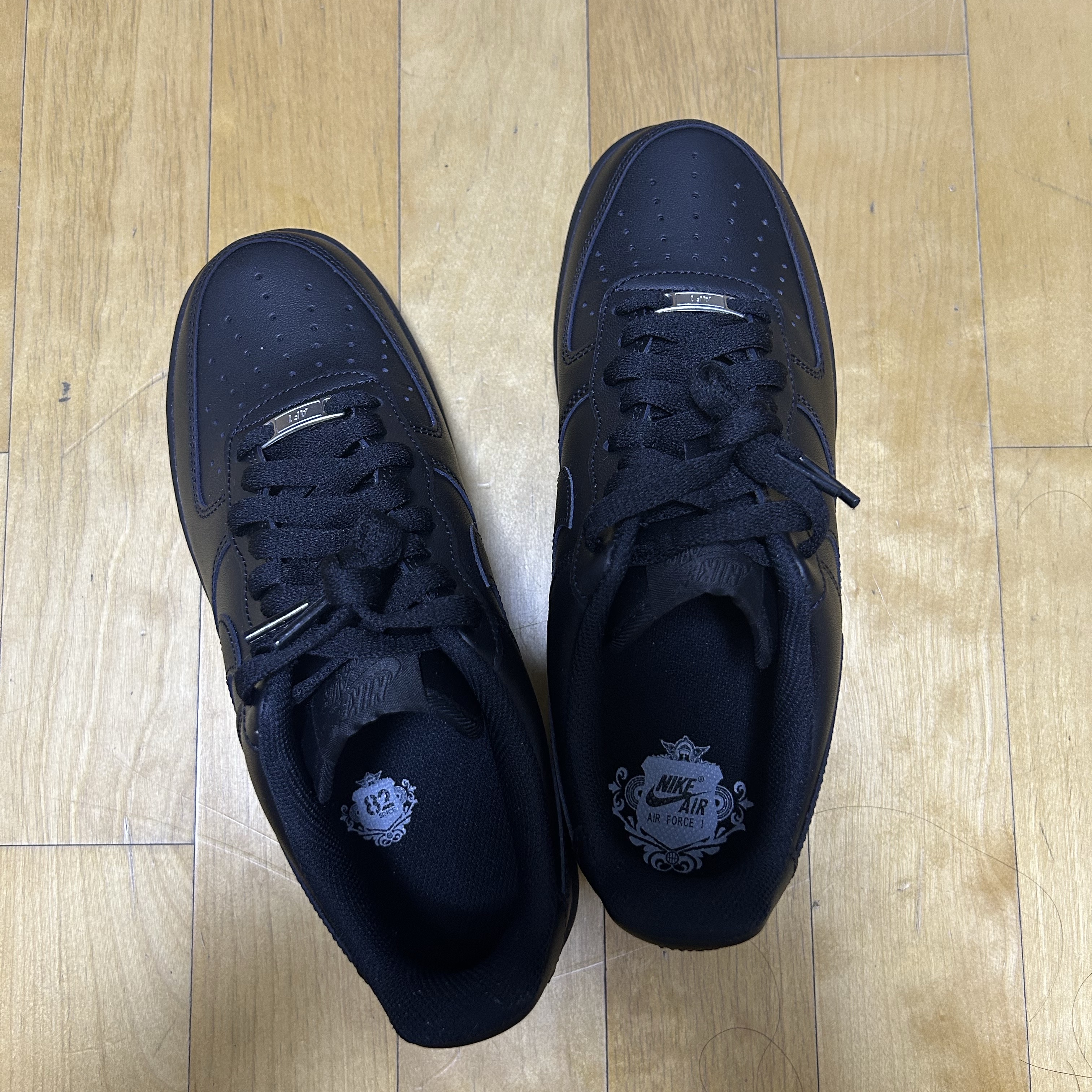 Nike Air Force 1 '07 Low Triple Black 착용 스타일