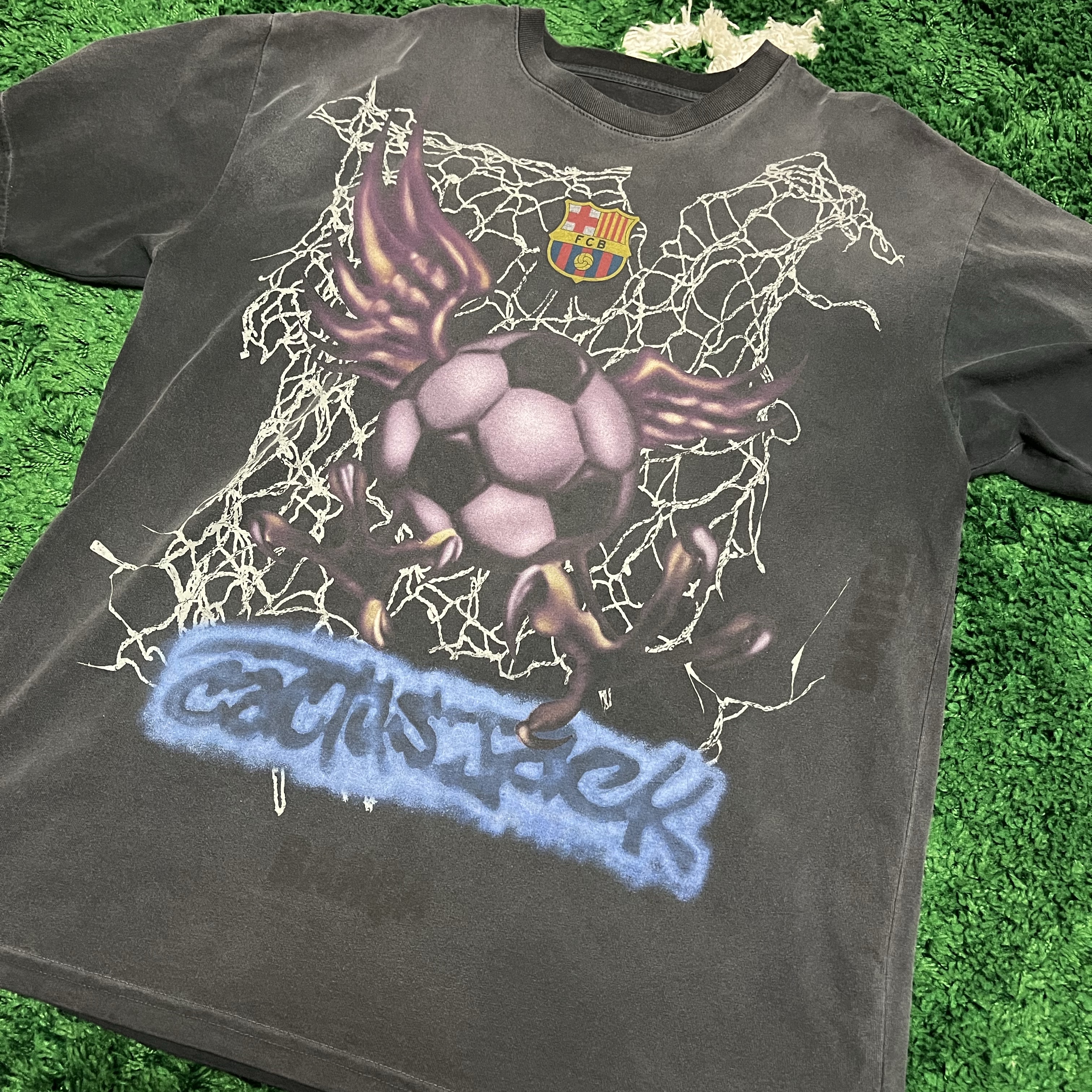 Travis Scott Cactus Jack FC Barcelona Washed Spray Logo T-Shirt Black 착용 스타일