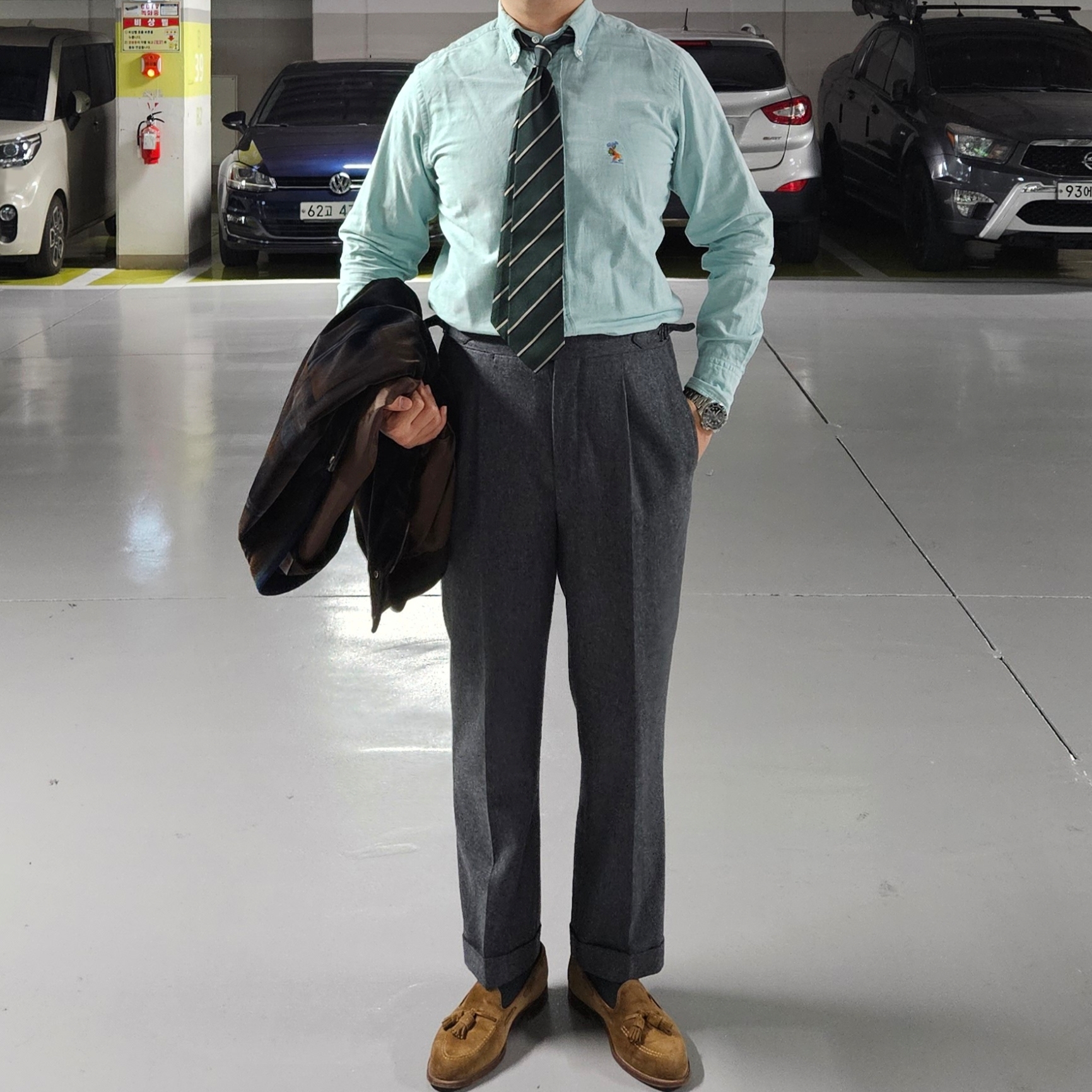 Alden 6243 Suede Unlined Flex Penny Loafer Snuff - D, Rolex Submariner 41mm 124060 Black Oyster 착용 스타일 - 2