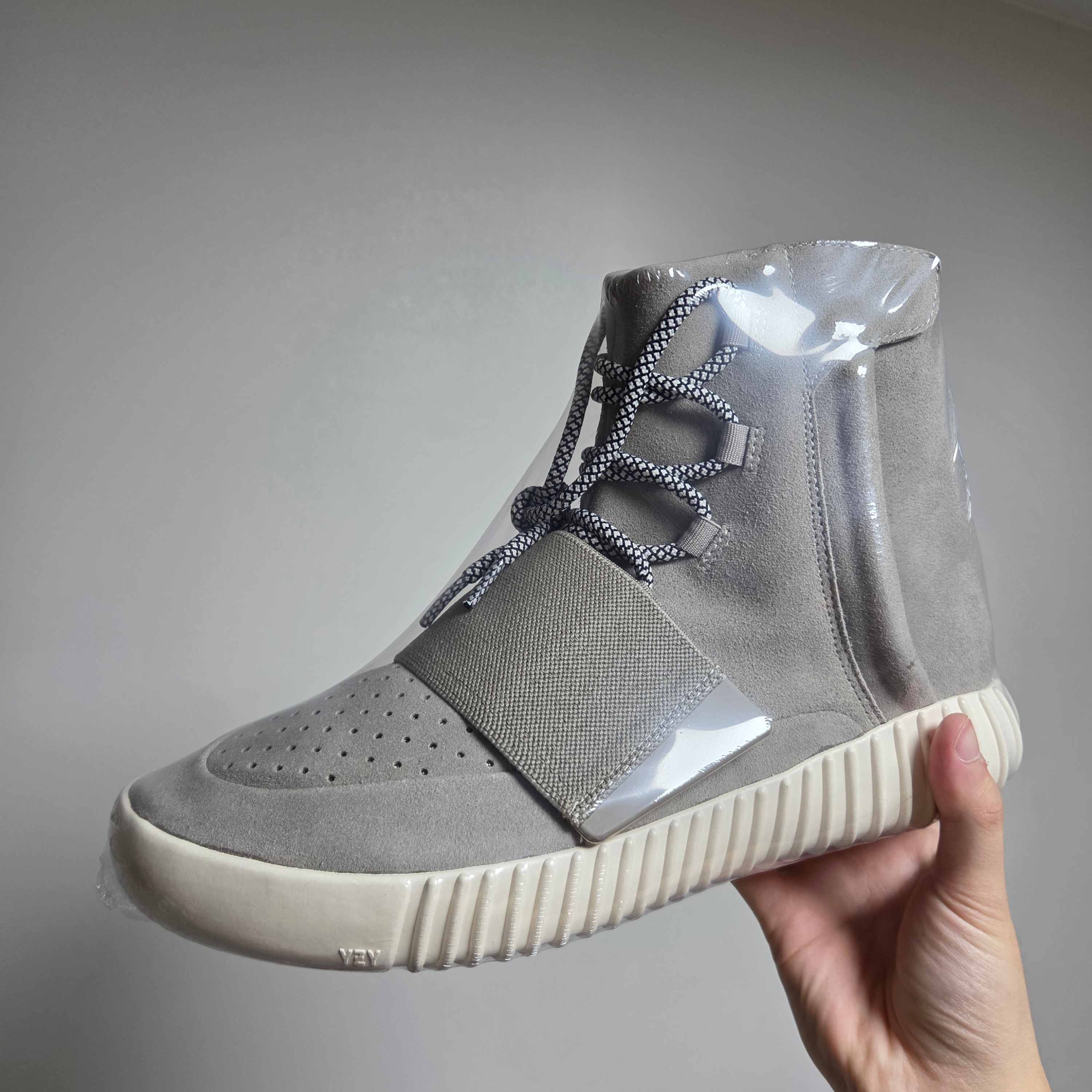 Adidas Yeezy Boost 750 OG Light Brown 착용 스타일