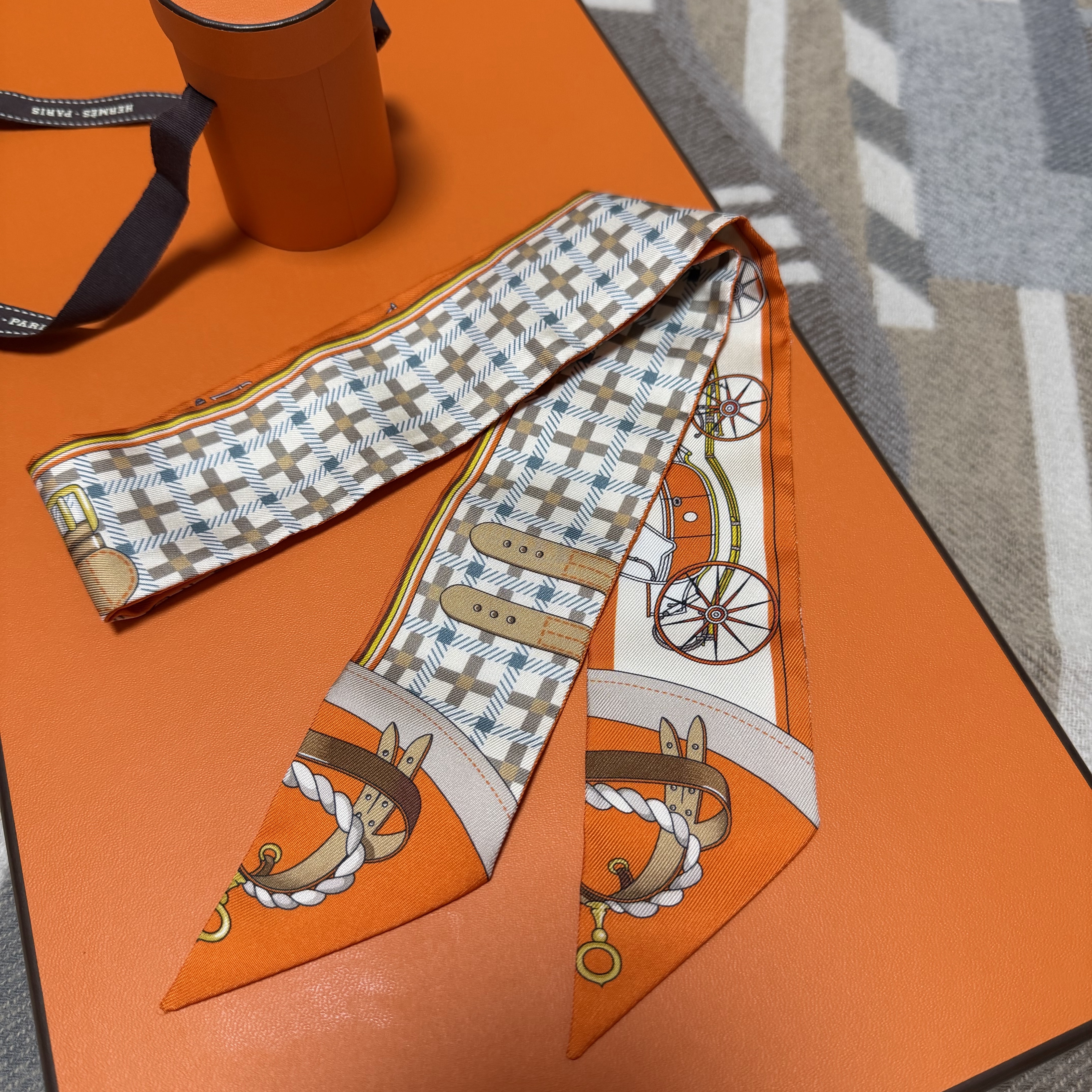 (W) Hermes Les Voitures Nouvelles Twilly Orange Beige Gris Bleute 착용 스타일 - 2