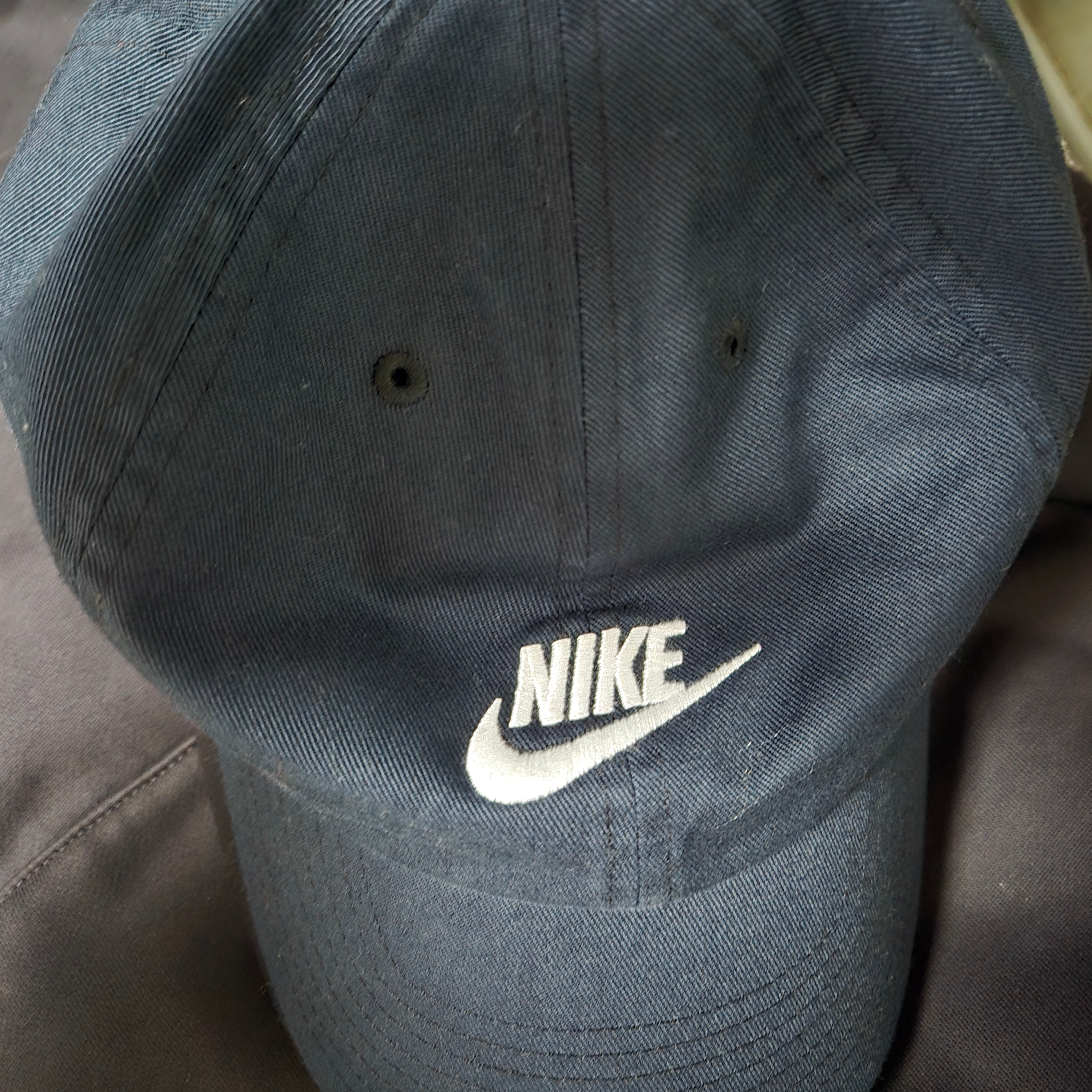 Nike Dri-Fit Club Structured Swoosh Cap Black 착용 스타일