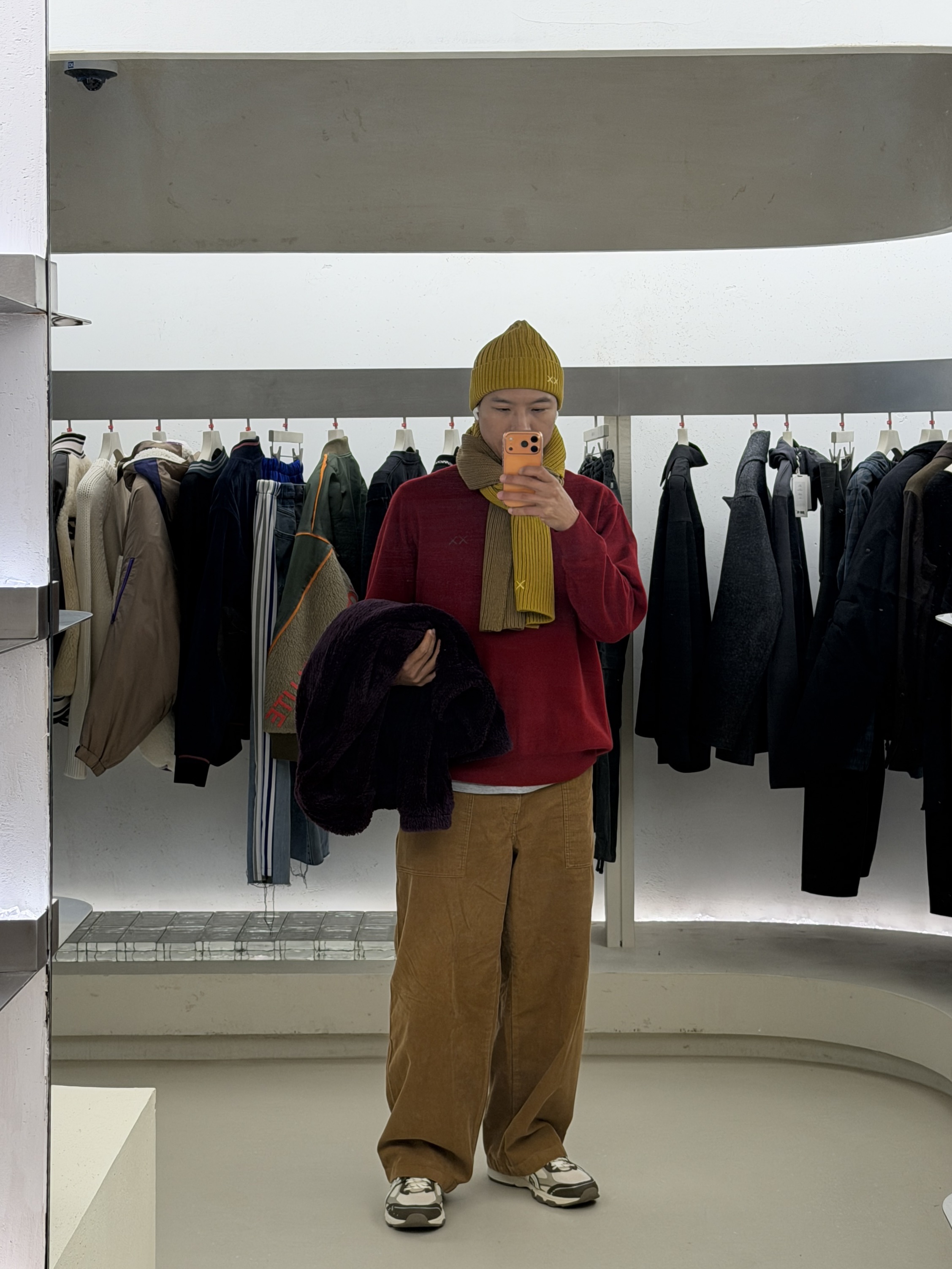 Uniqlo x Kaws Cashmere Crewneck Sweater Red - KR, Asics Gel-Nunobiki Cream Brown Storm 착용 스타일
