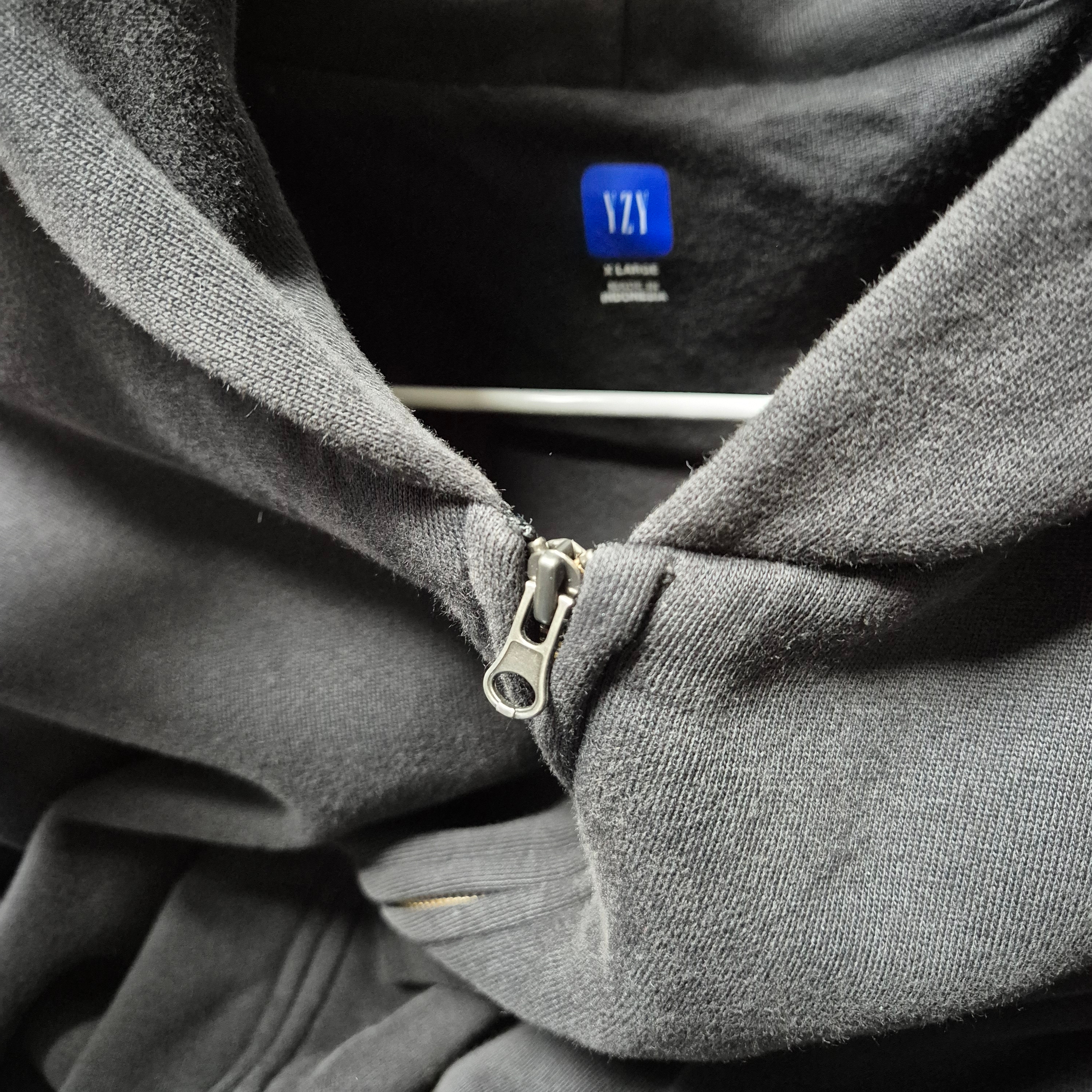 Yeezy YZY Hoodie Black 착용 스타일