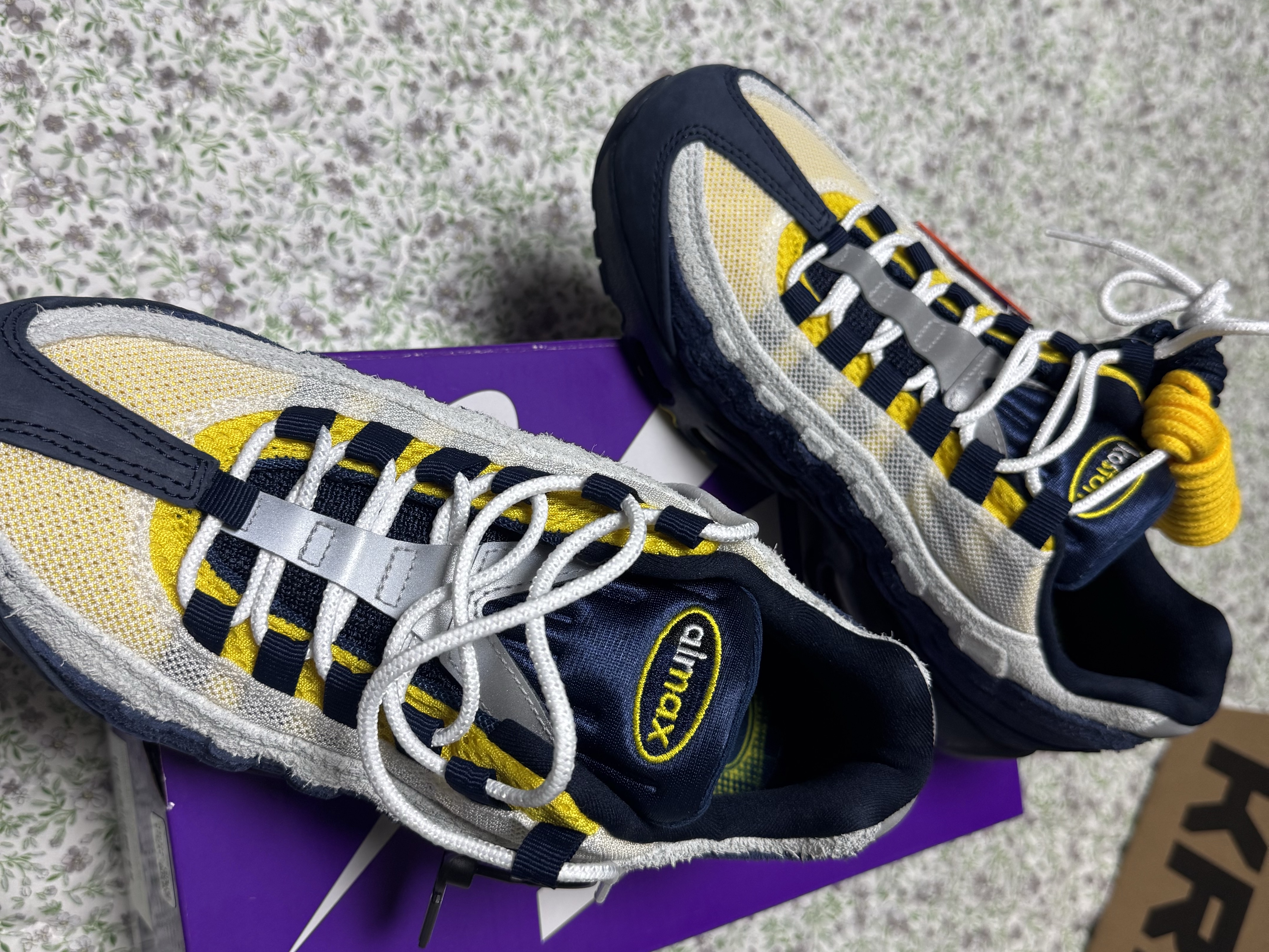 Nike x Eric Koston SB Air Max 95 Obsidian and Speed Yellow 착용 스타일 - 2