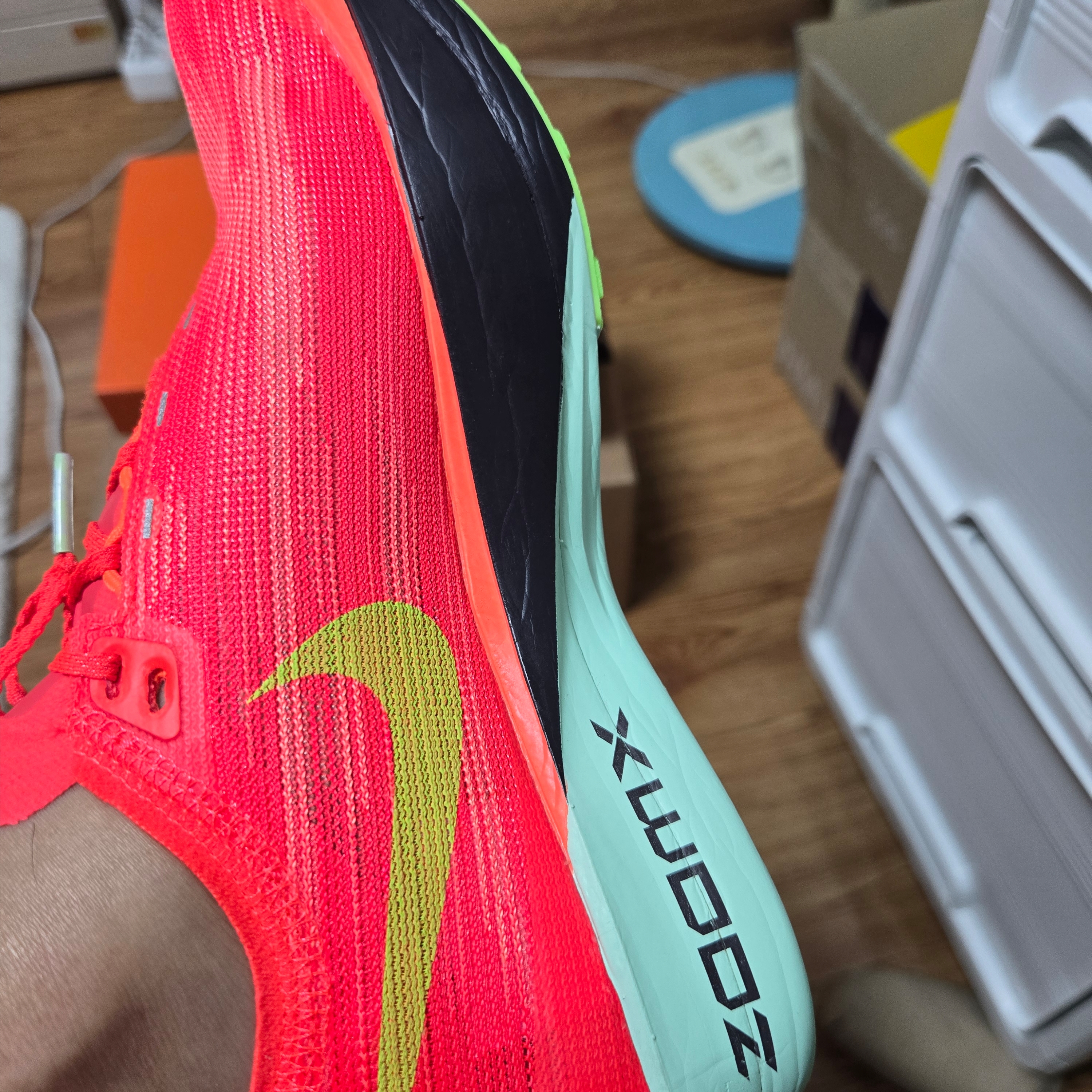 Nike ZoomX Streakfly 2 Bright Crimson Hyper Orange 착용 스타일 - 7
