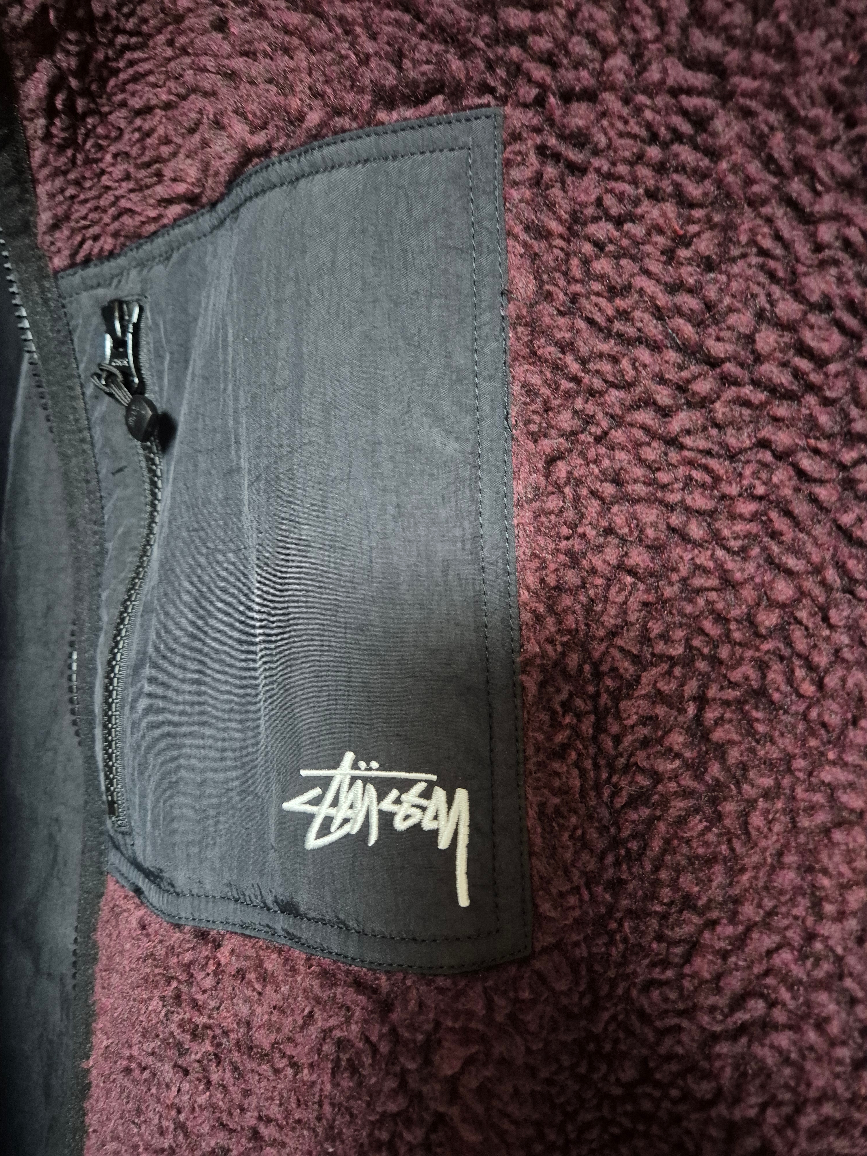 Stussy Sherpa Reversible Jacket Burgundy 착용 스타일