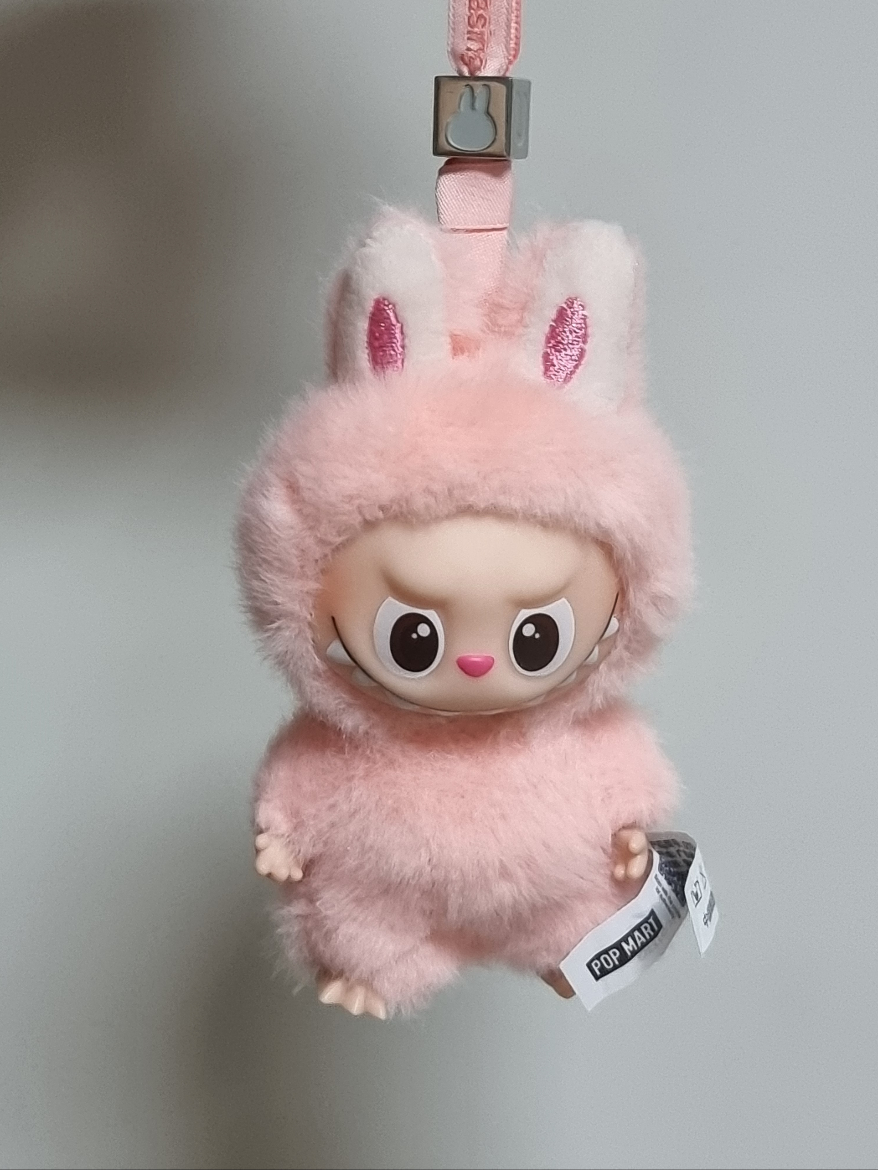 Pop Mart Labubu The Monsters Pin For Love Series Vinyl Plush Pendant (N-Z) U (Opened Case) 착용 스타일