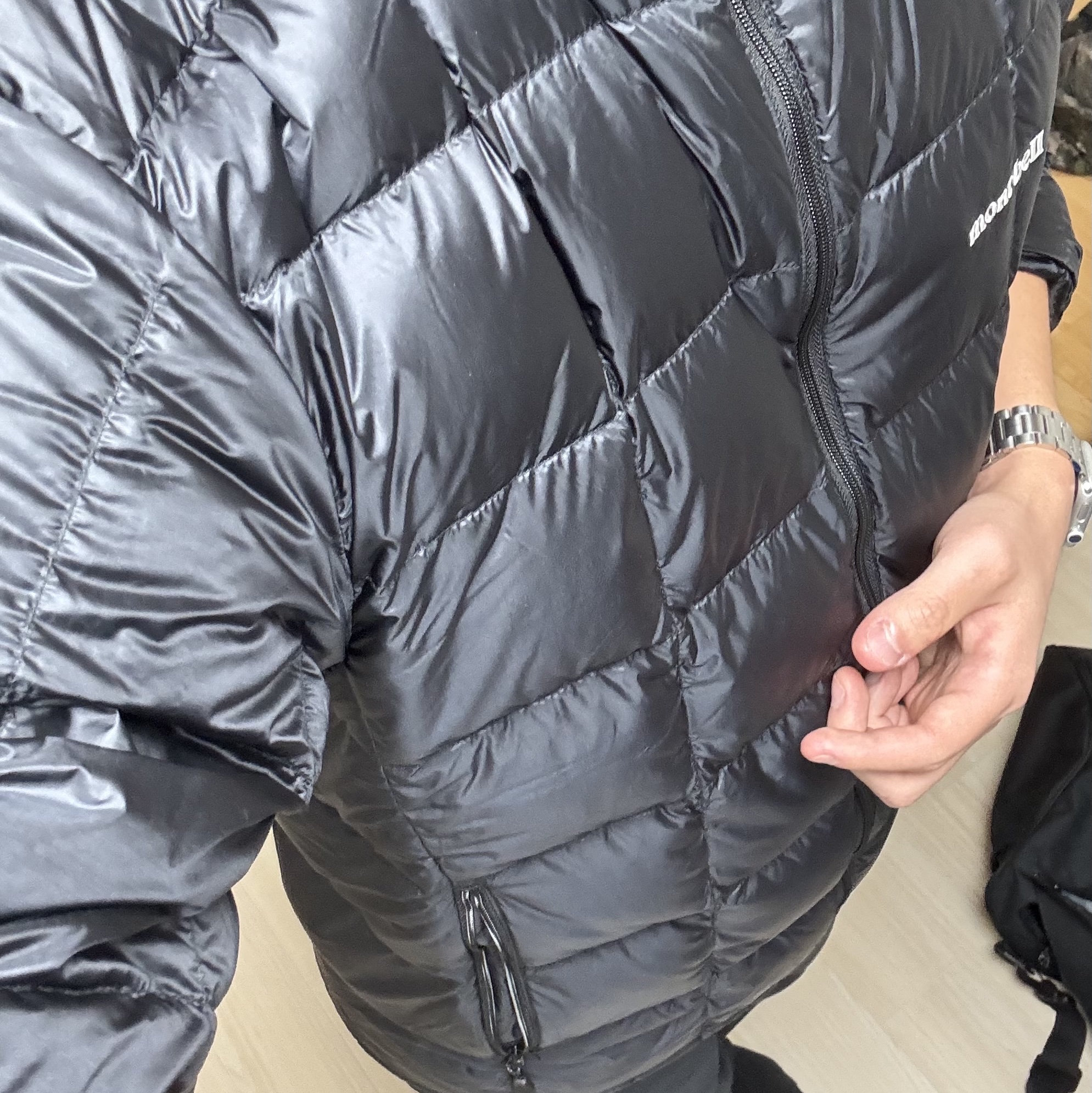 Montbell Superior Down Jacket Black 착용 스타일 - 2