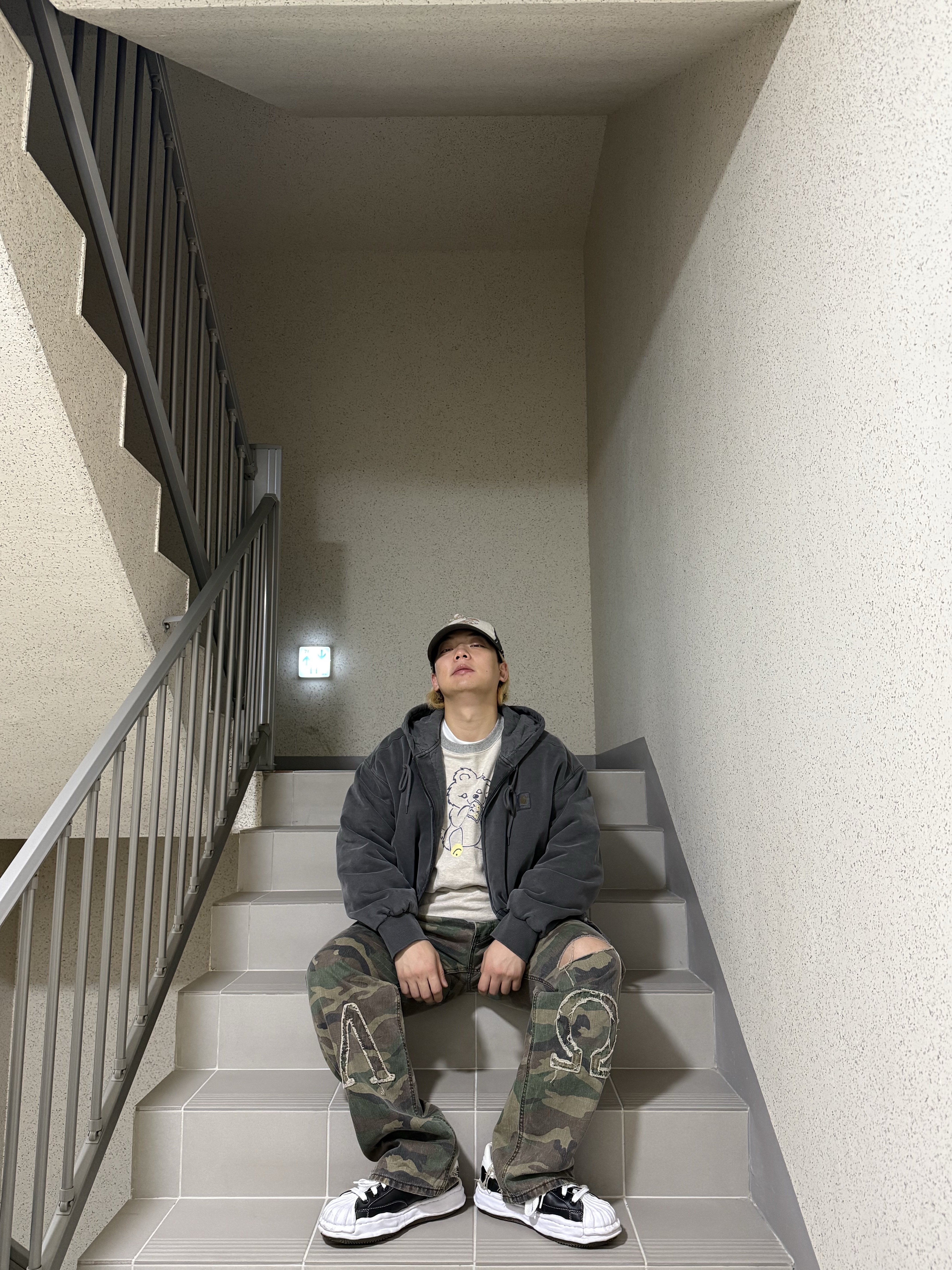 Maison Mihara Yasuhiro Blakey OG Sole Leather Low-top Sneakers Black 착용 스타일 - 7