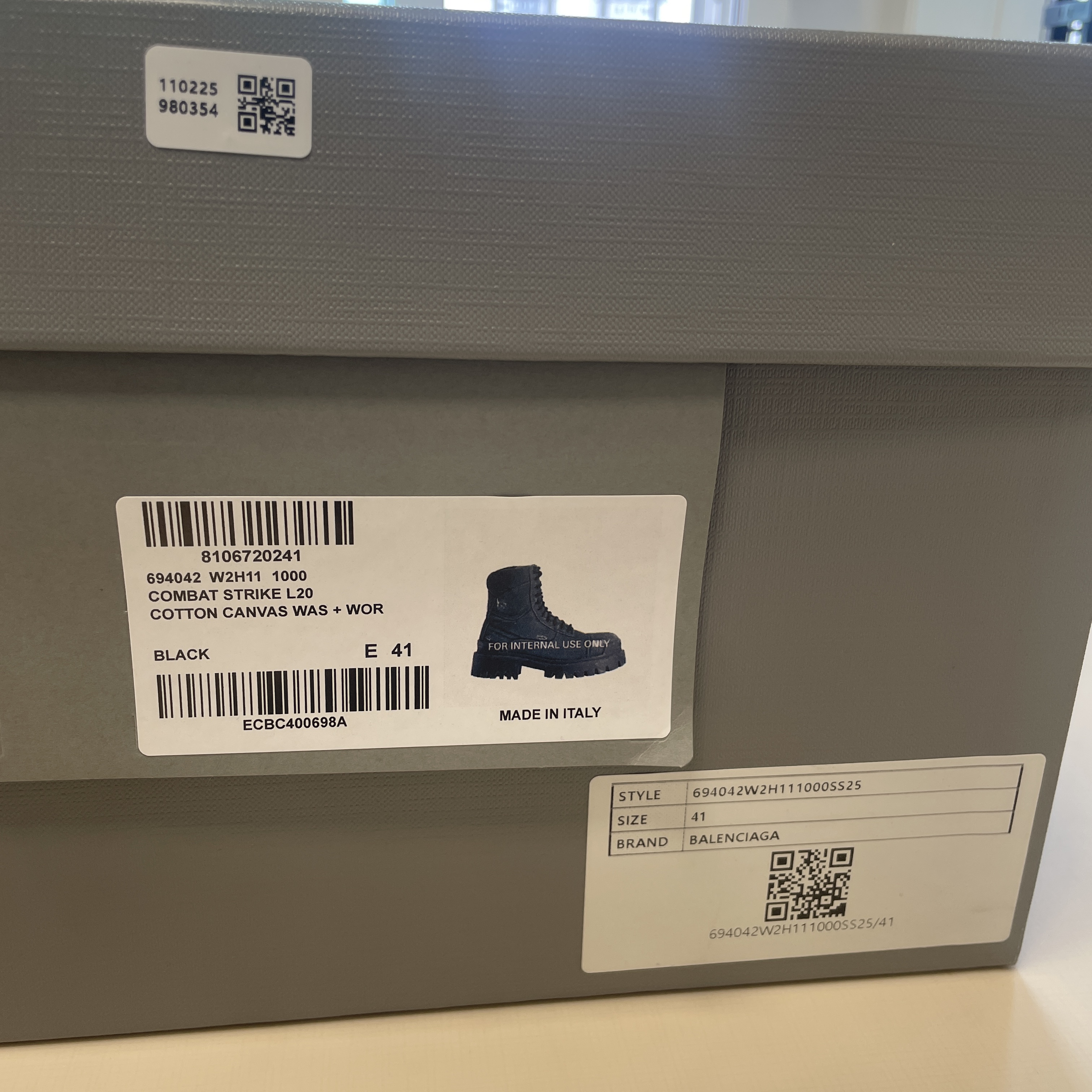Balenciaga Combat Strike 20mm Boots Black 착용 스타일 - 4