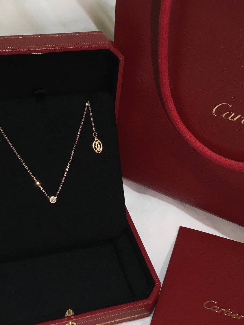 (W) Cartier D'Amour Necklace Small Yellow Gold Diamond 착용 스타일 - 2