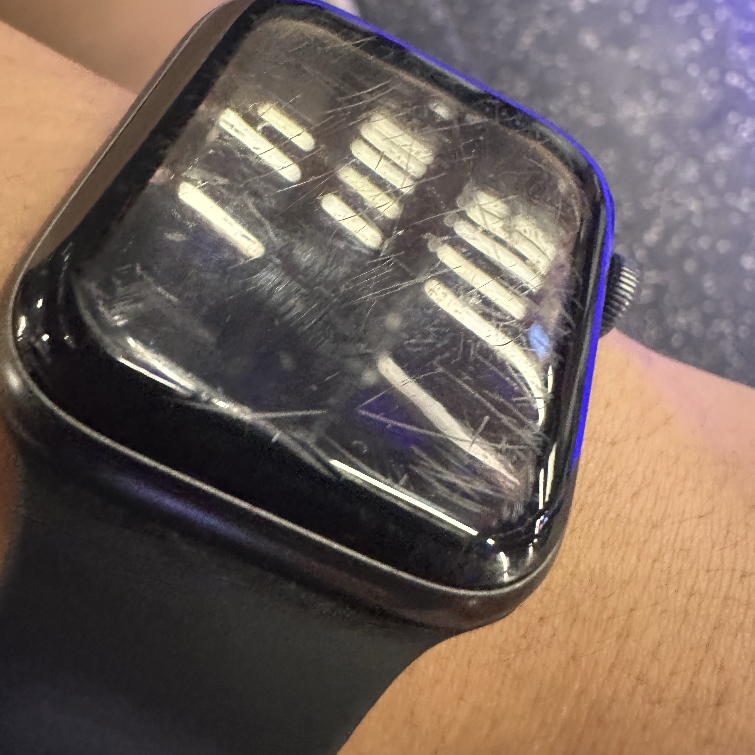 Apple Watch SE 2023 44mm GPS Midnight Aluminium Case with Sport Band M/L Midnight (Korean Ver.) 착용 스타일