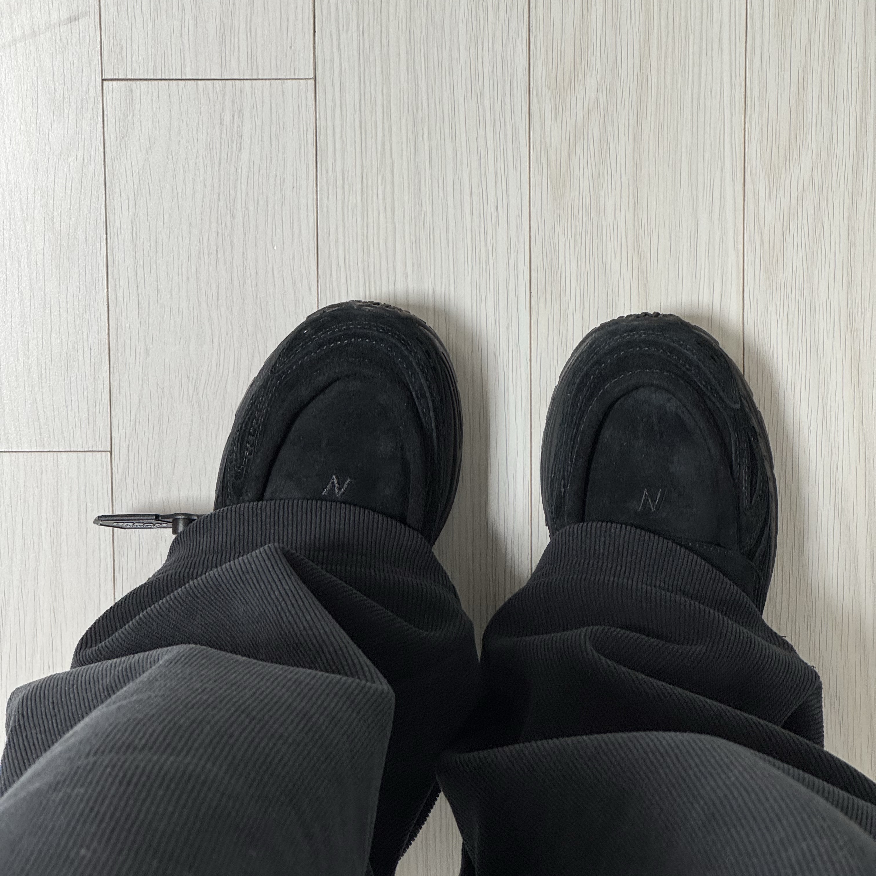 New Balance 1906L Black Black Cement 착용 스타일 - 1